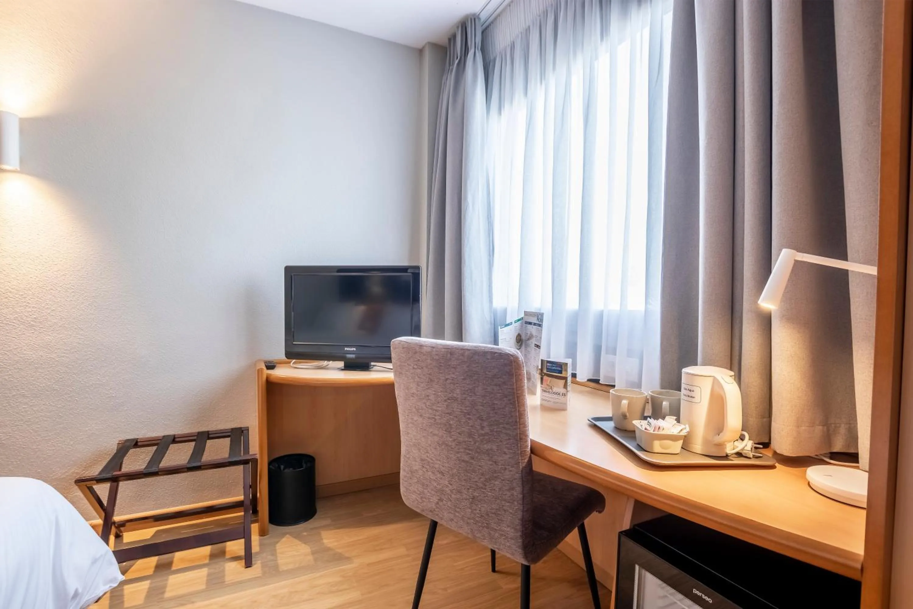 Photo of the whole room in Travelodge Murcia