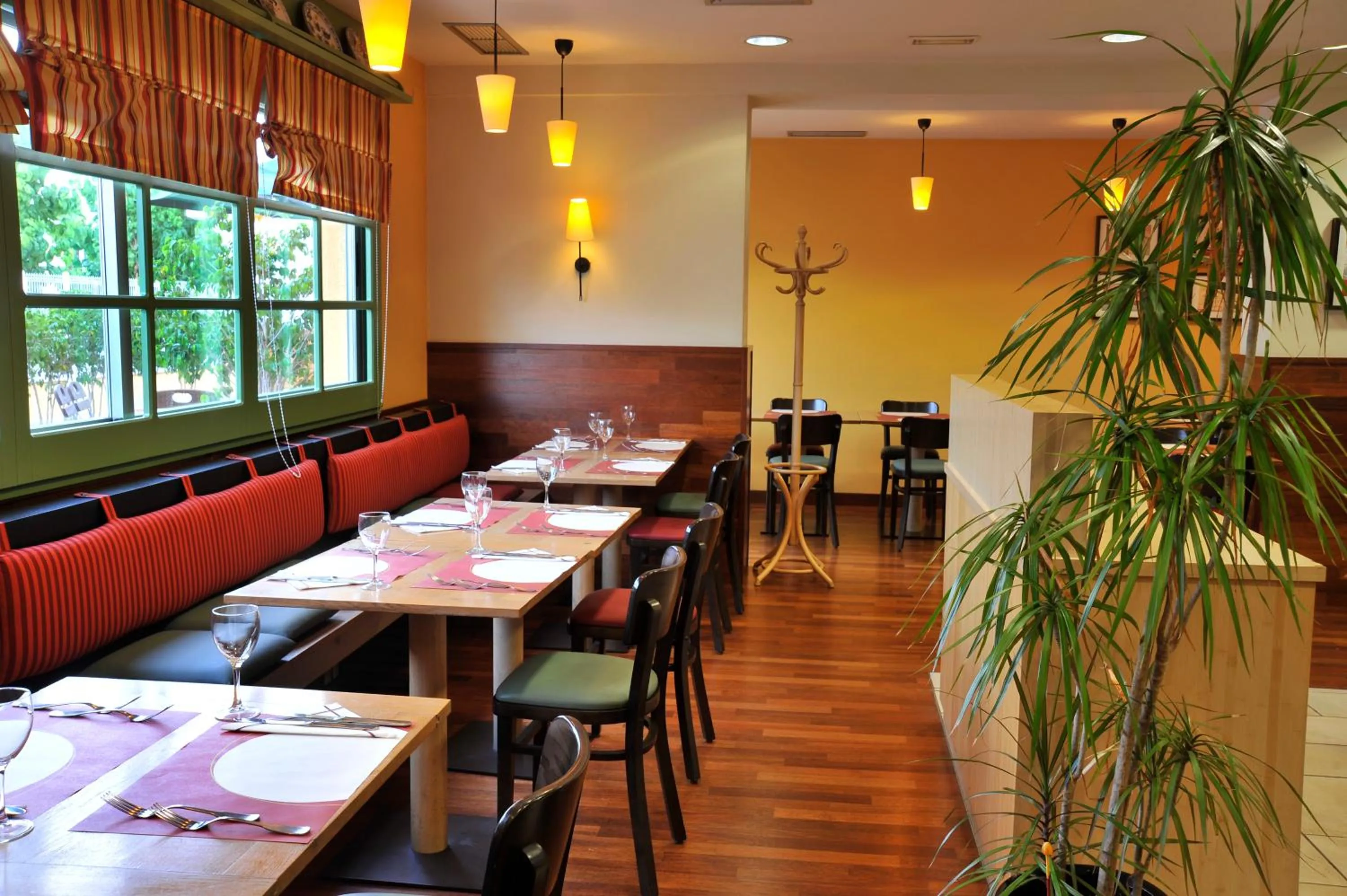 Restaurant/places to eat in Campanile Hotel Murcia