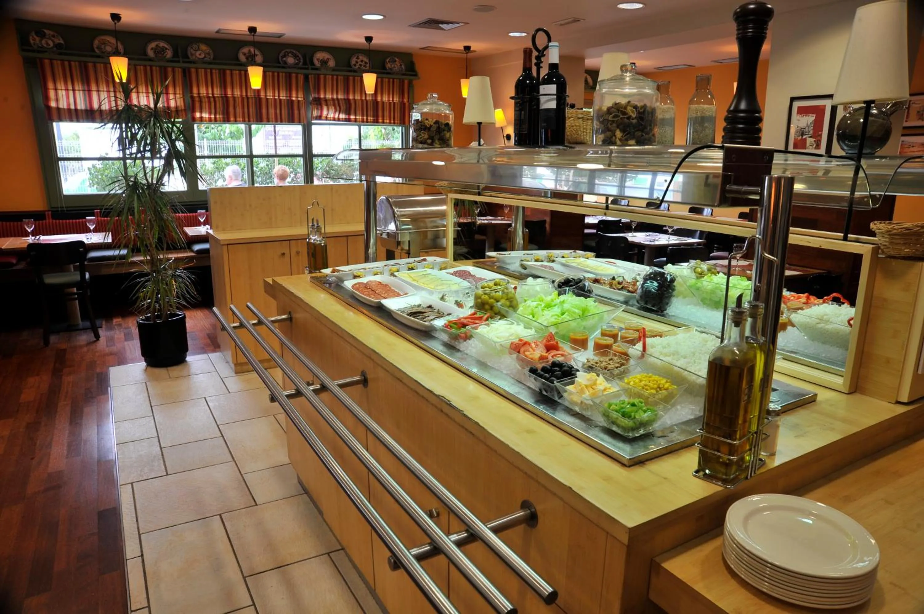 Restaurant/places to eat in Campanile Hotel Murcia