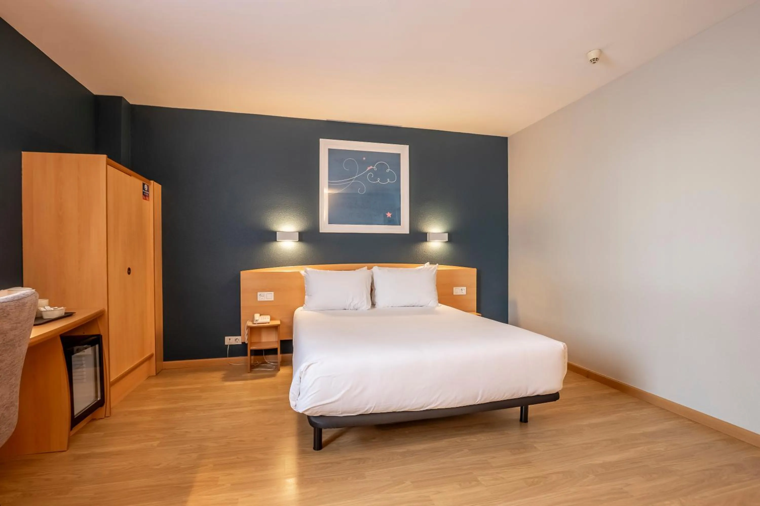 Photo of the whole room, Bed in Travelodge Murcia