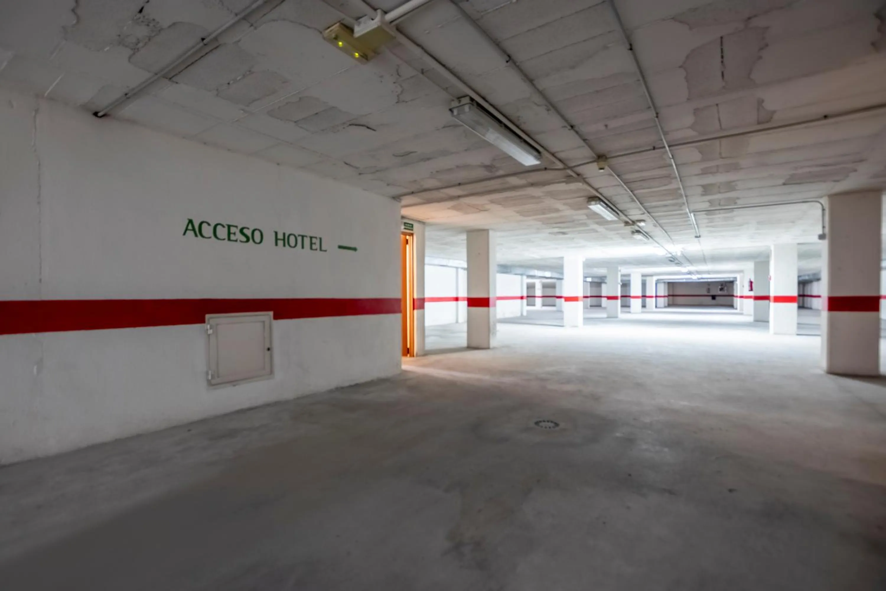 Parking in Travelodge Murcia