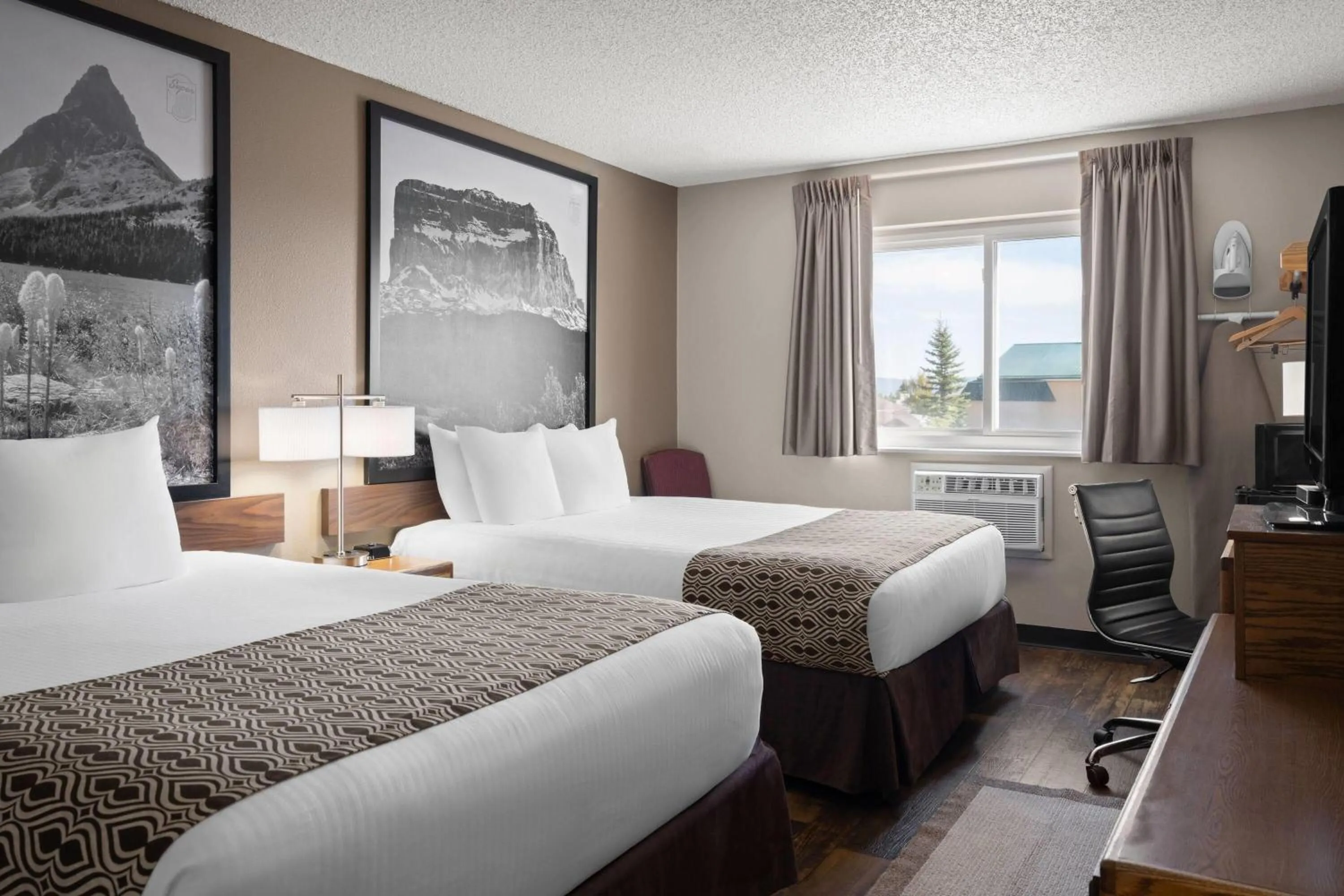 Photo of the whole room, Bed in Super 8 by Wyndham Lewistown