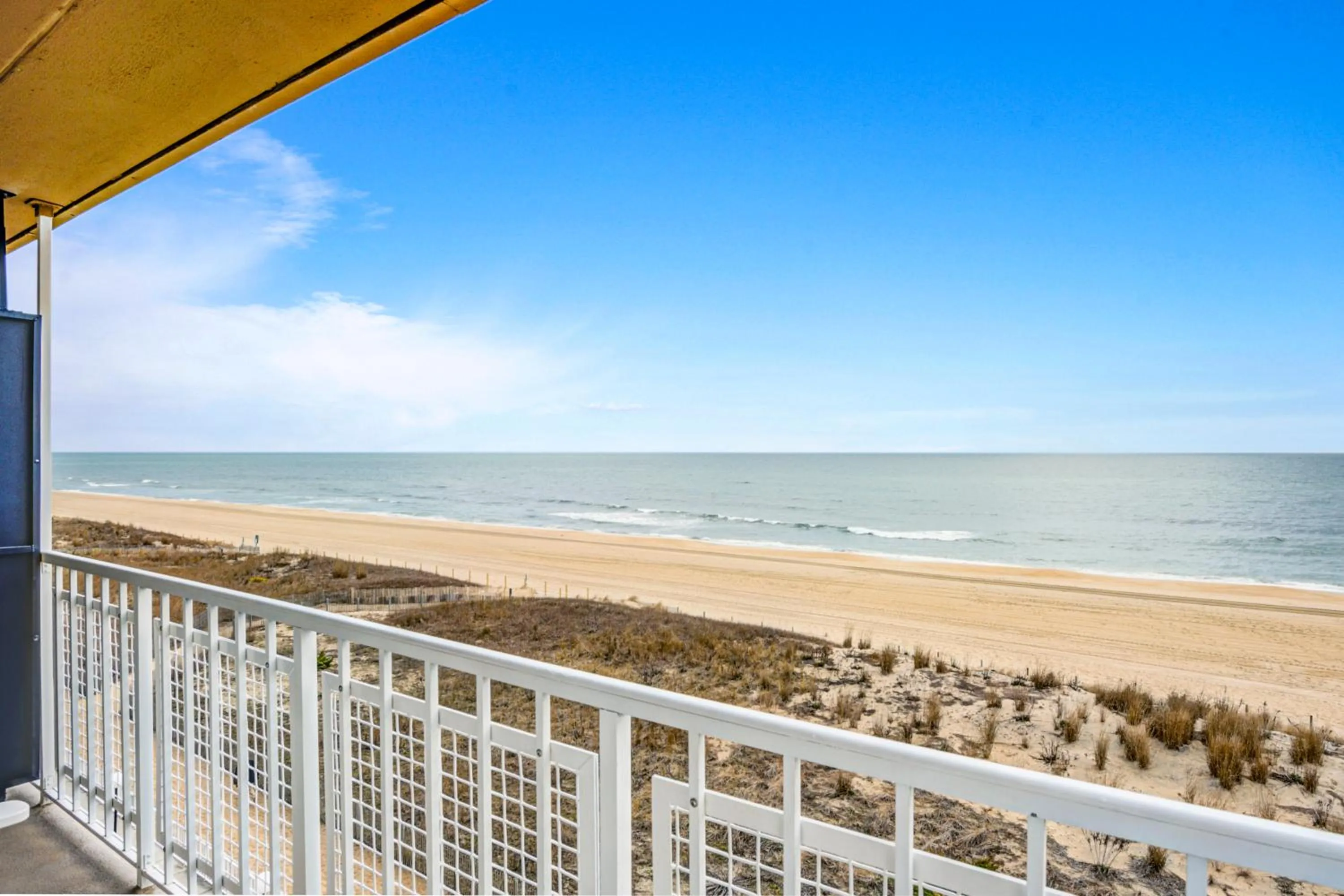 Property building in Dunes Suites Oceanfront