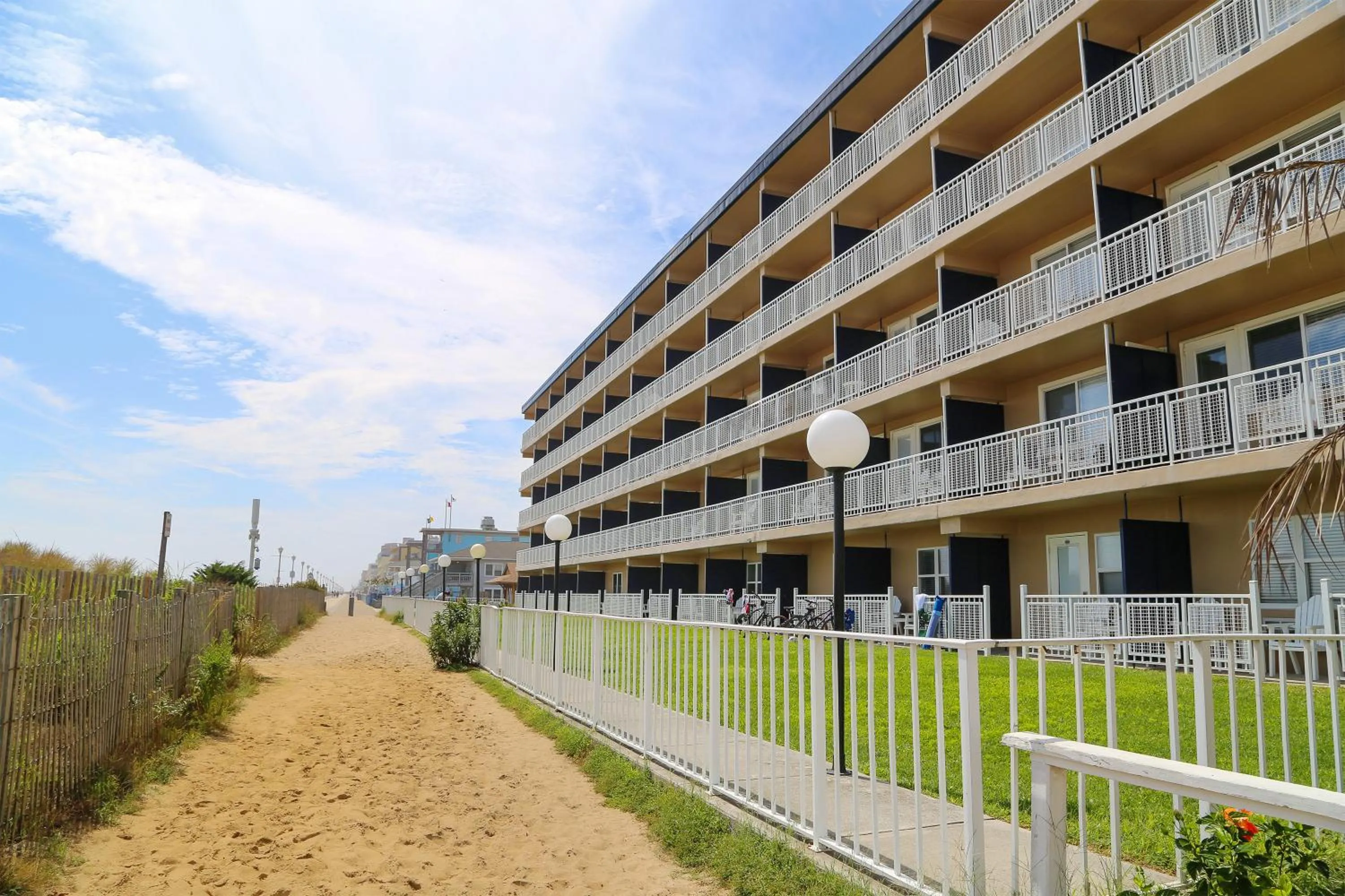 Property building in Dunes Suites Oceanfront