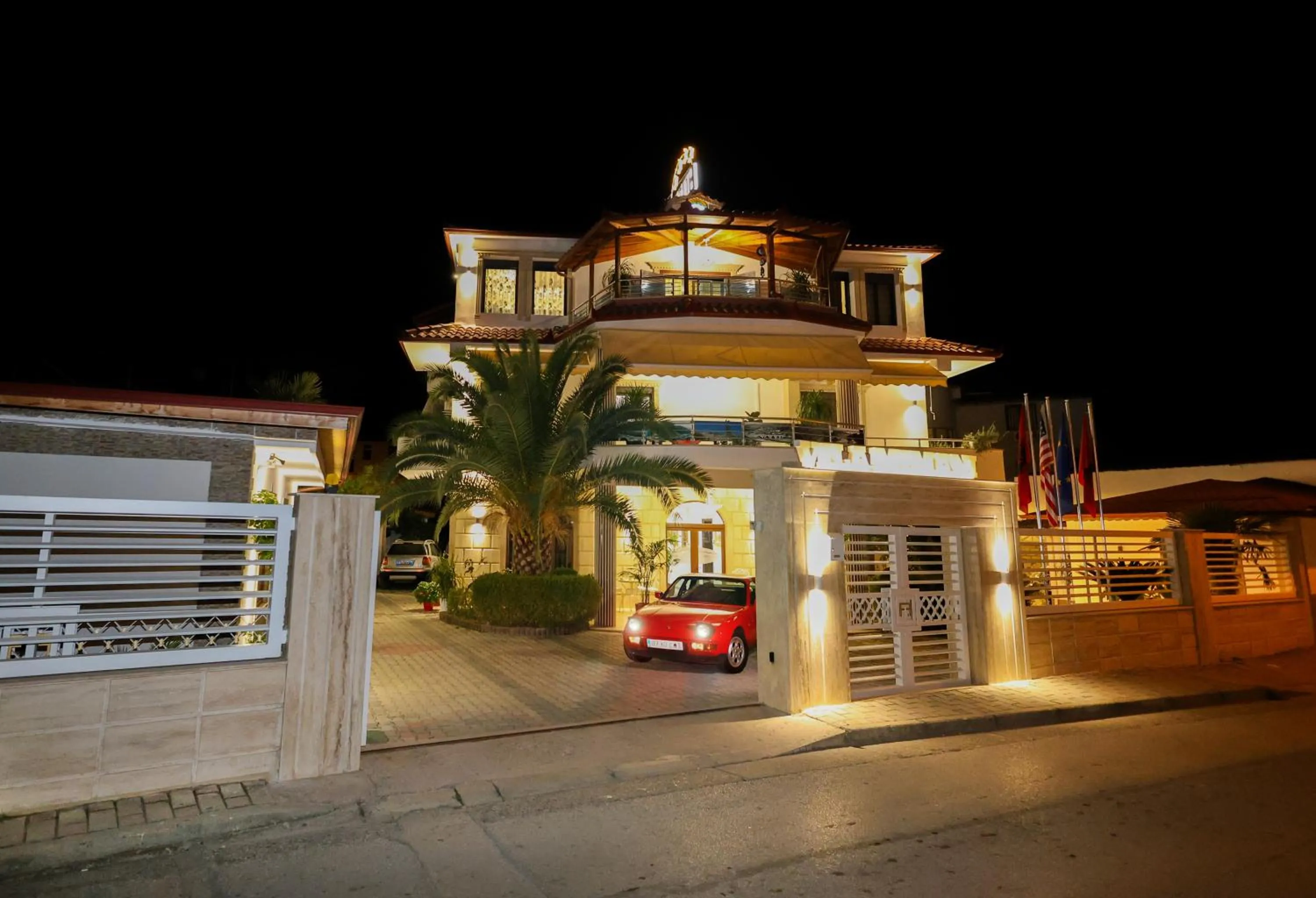 Property building in Hotel Mimani