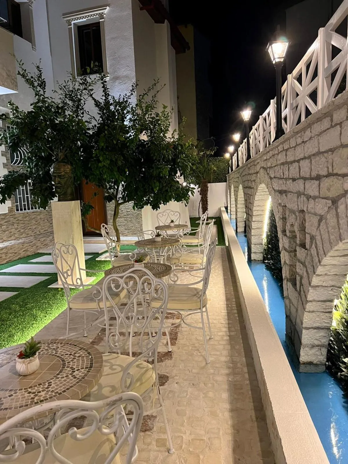 Patio in Hotel Mimani