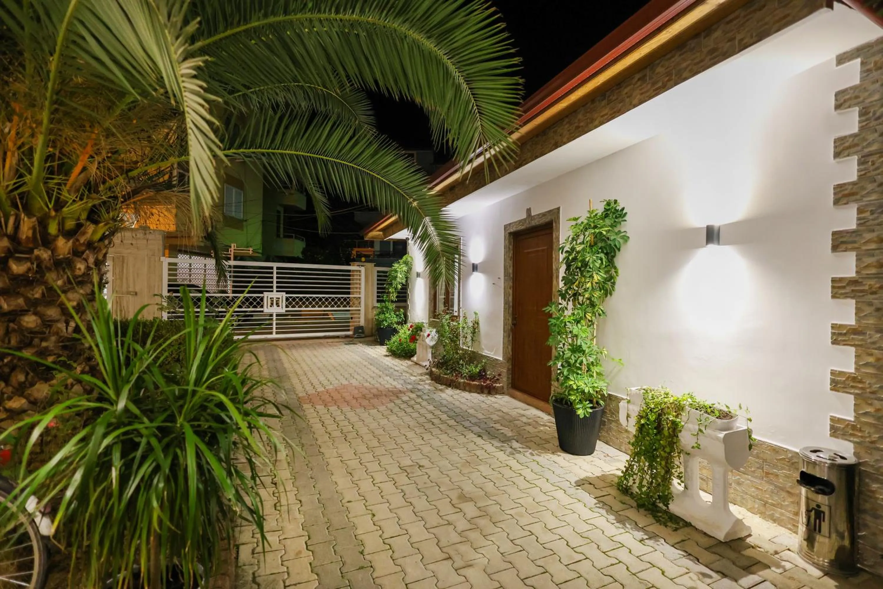 Night in Hotel Mimani