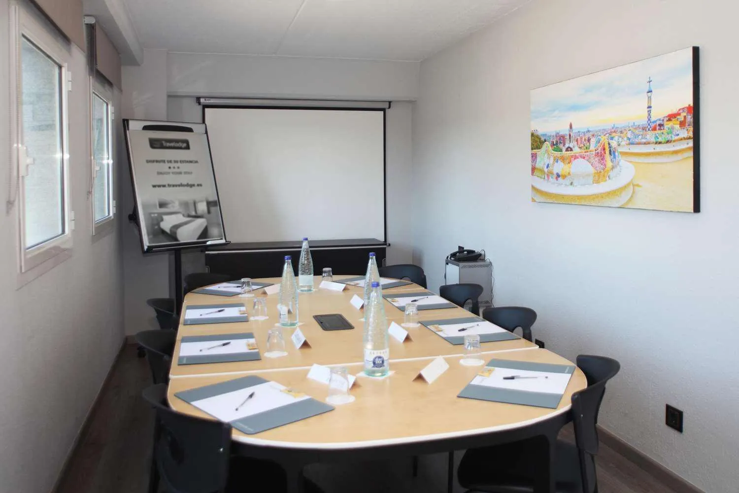 Seating area in Travelodge Barcelona del Vallés