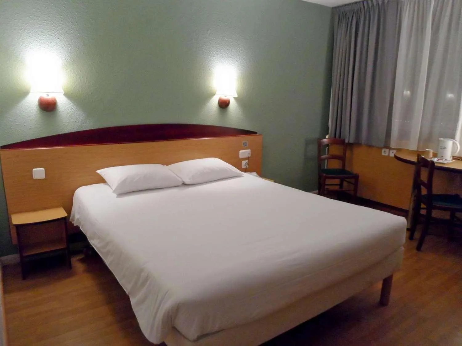 Bed in Travelodge Barcelona del Vallés