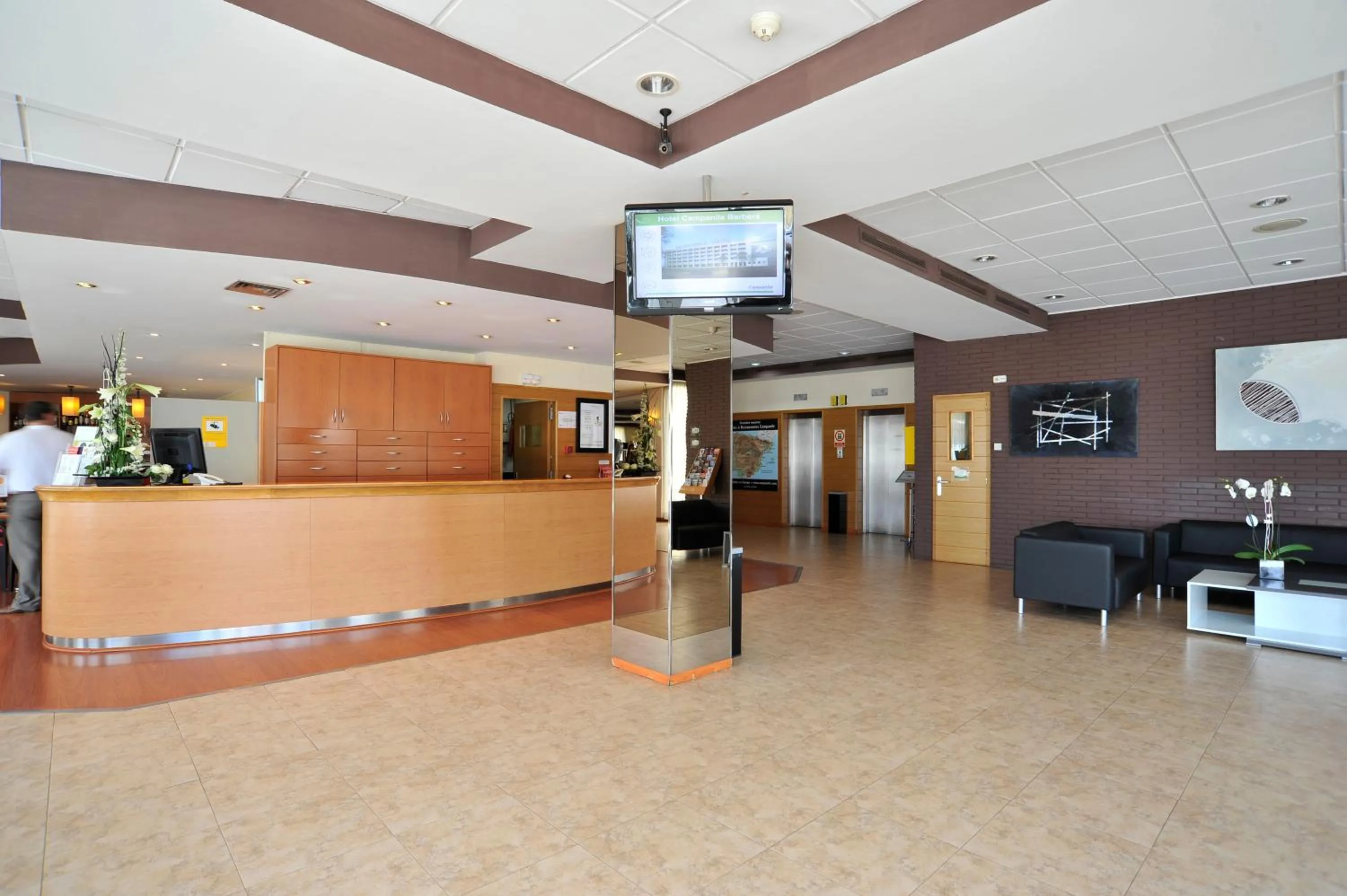 Lobby or reception in Travelodge Barcelona del Vallés