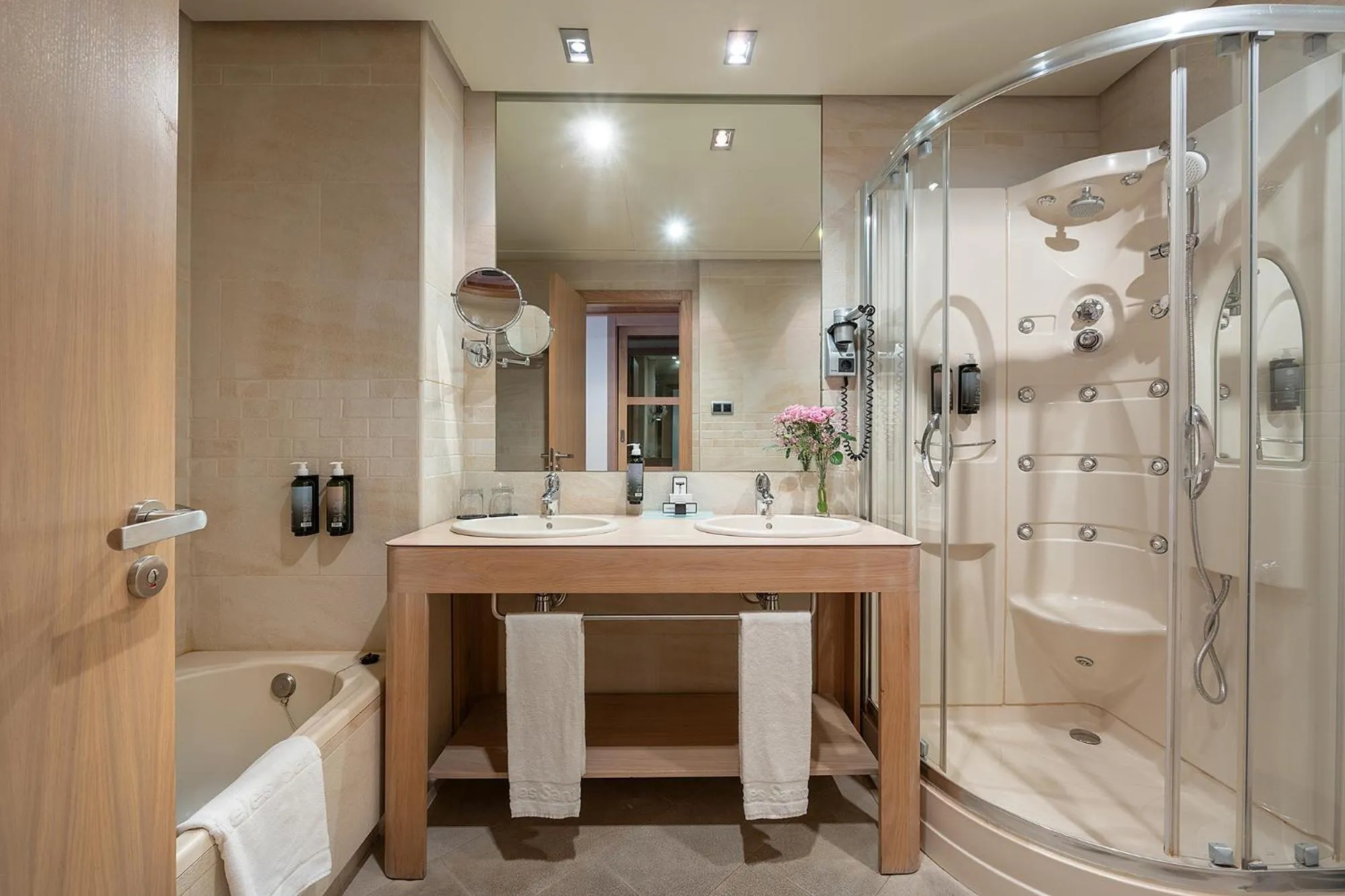 Bathroom in Hotel Nelva