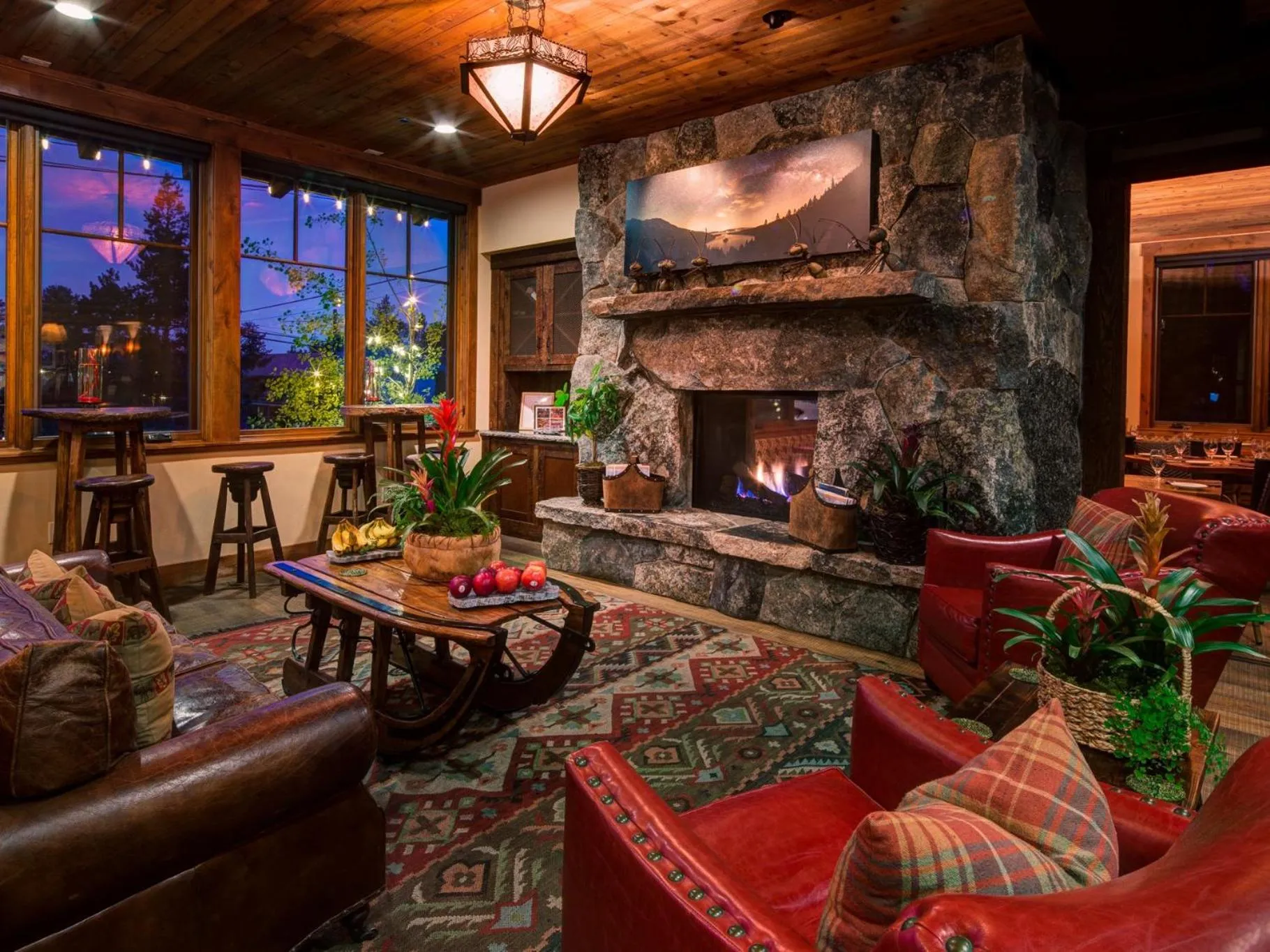 Living room in Cedar Glen Lodge