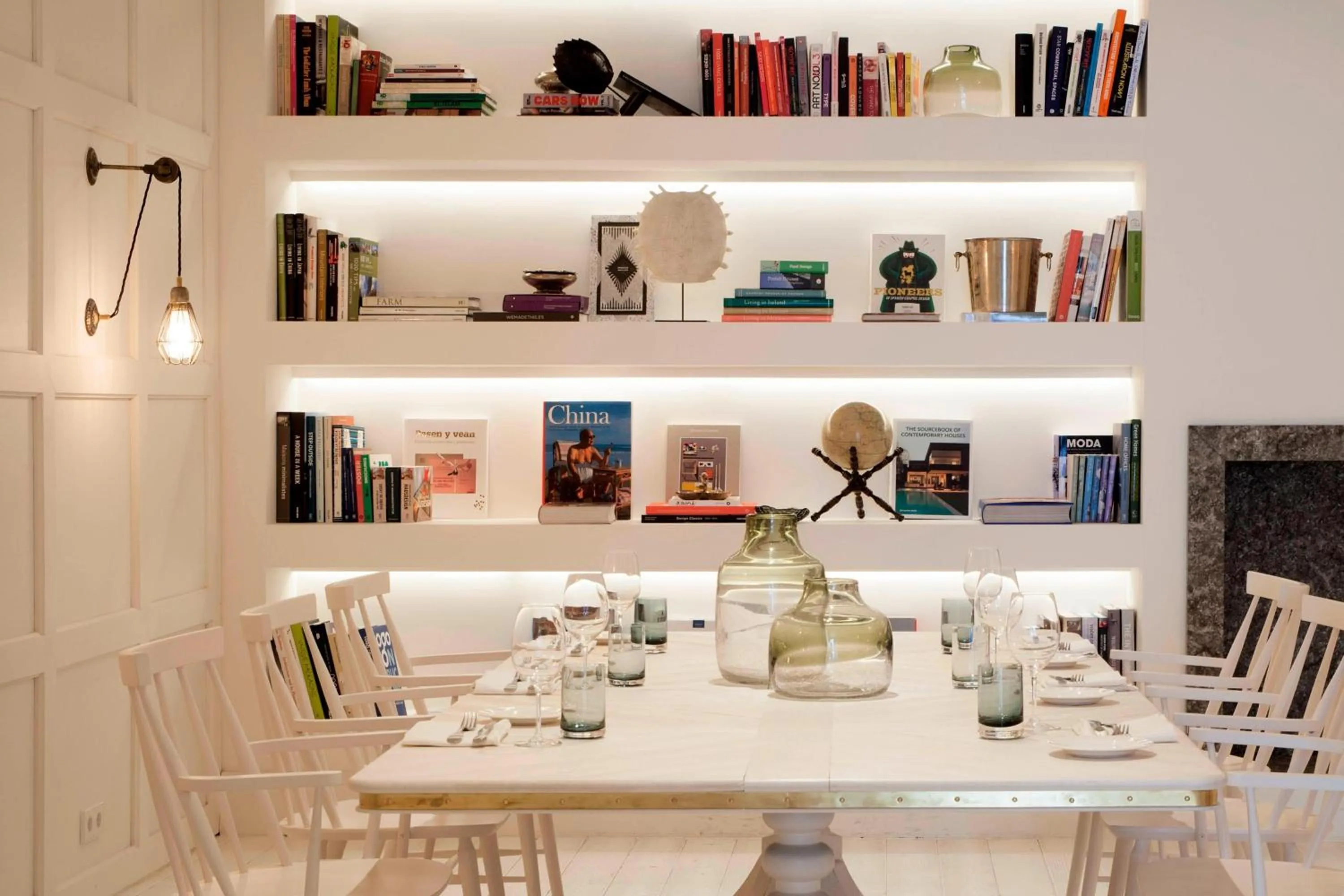 Restaurant/places to eat in AC Hotel Victoria Suites by Marriott