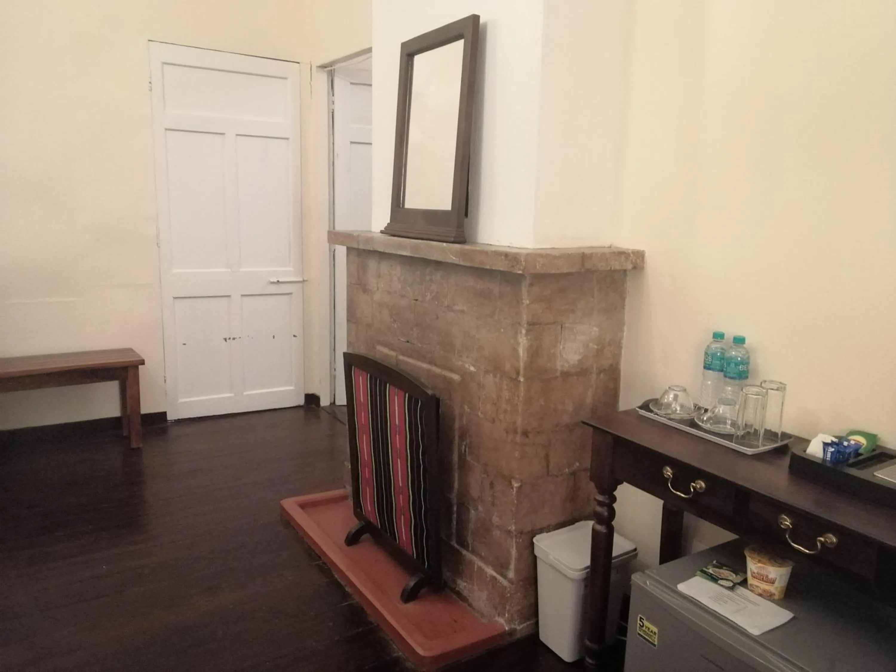 flat iron in Montevideo Boutique Homestay