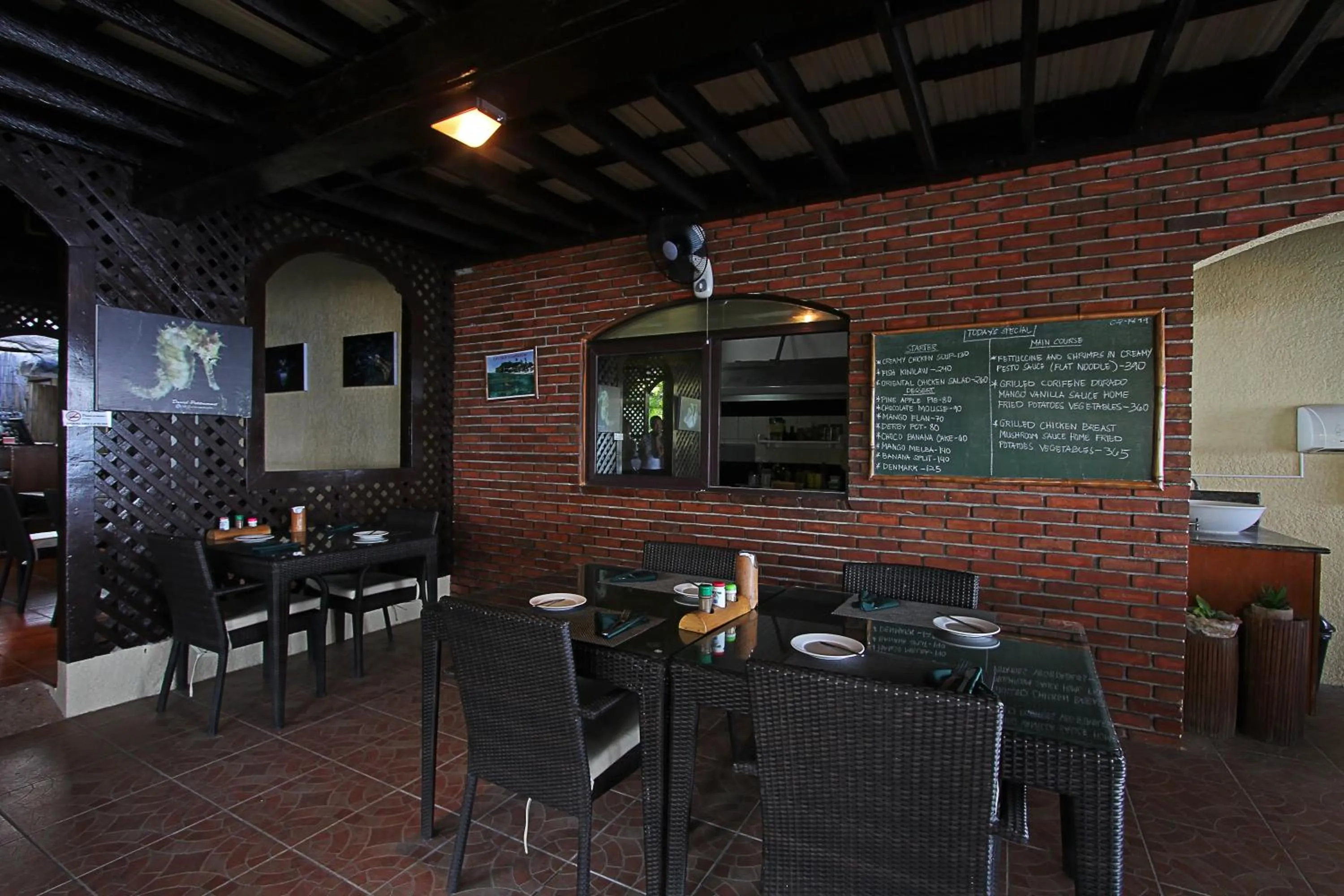 Restaurant/places to eat in Thalatta Resort