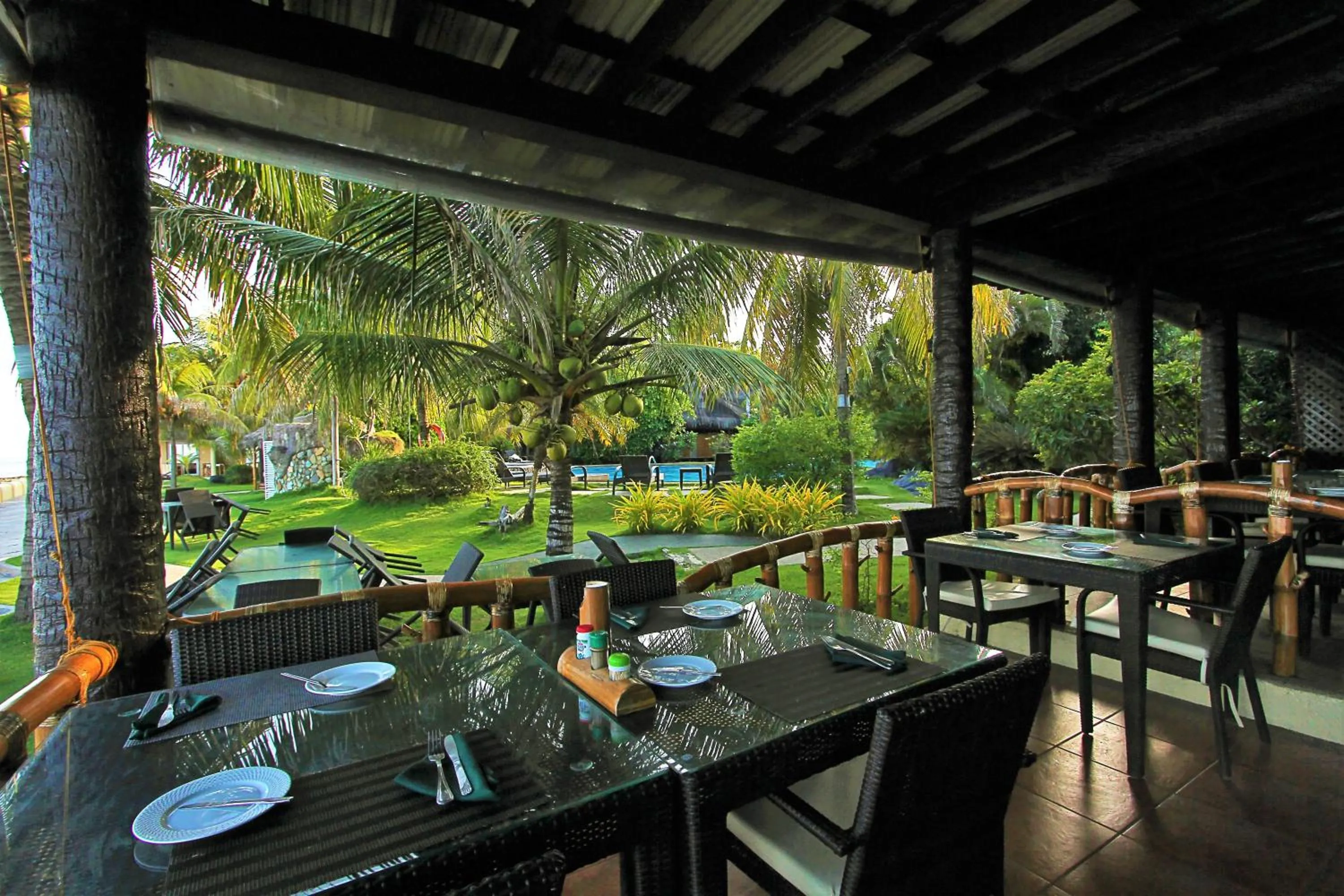 Restaurant/places to eat in Thalatta Resort