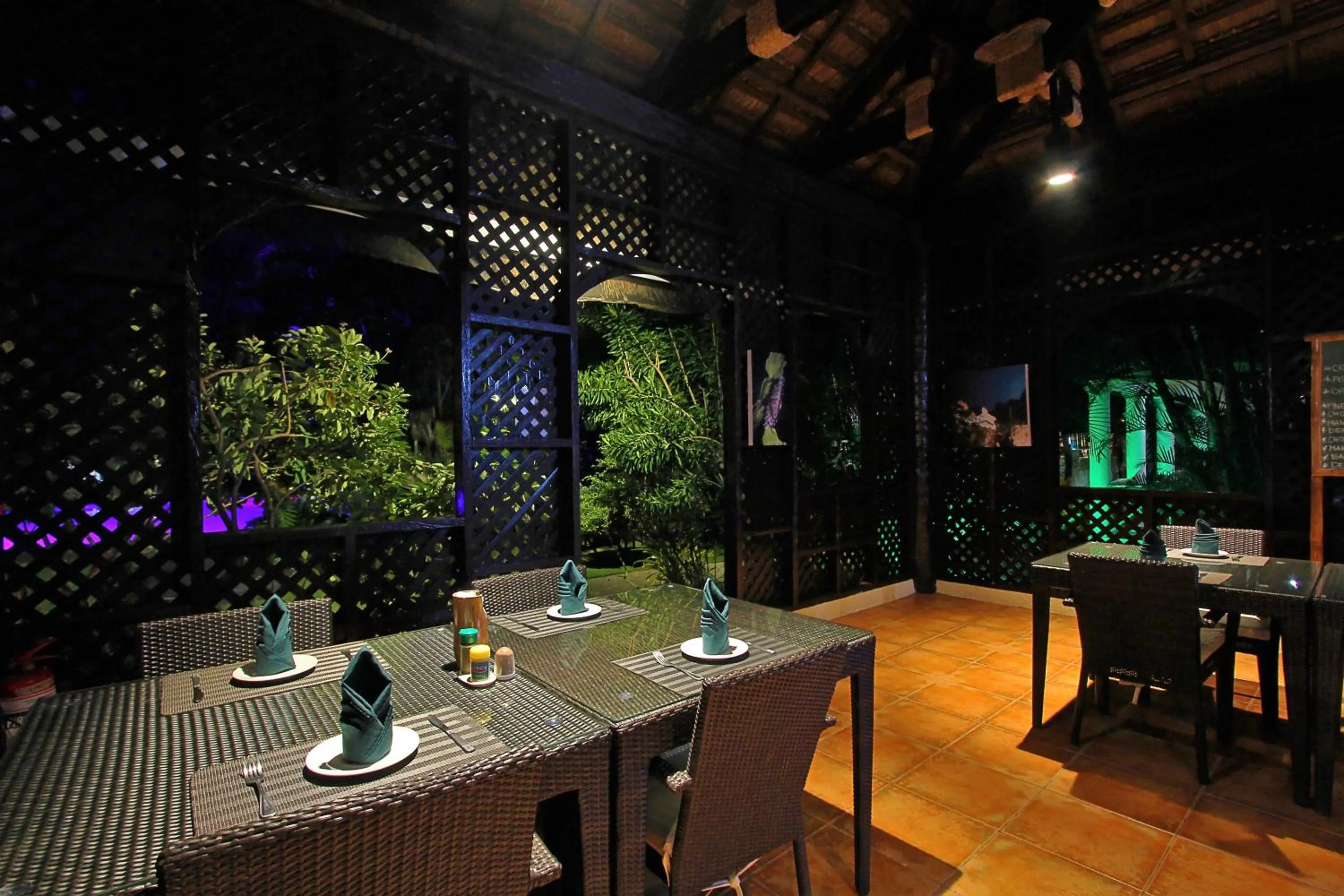 Restaurant/places to eat in Thalatta Resort