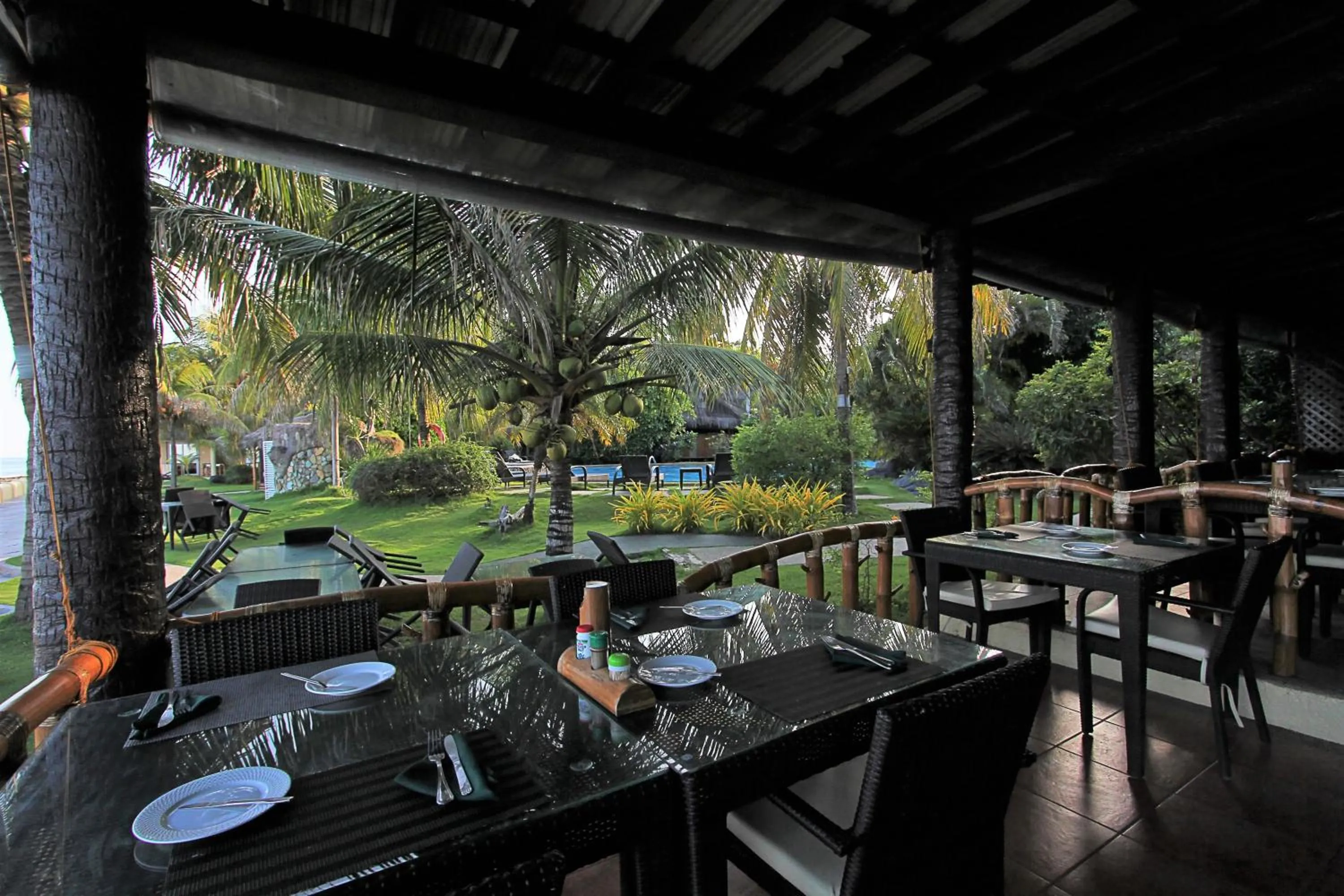 Restaurant/places to eat in Thalatta Resort