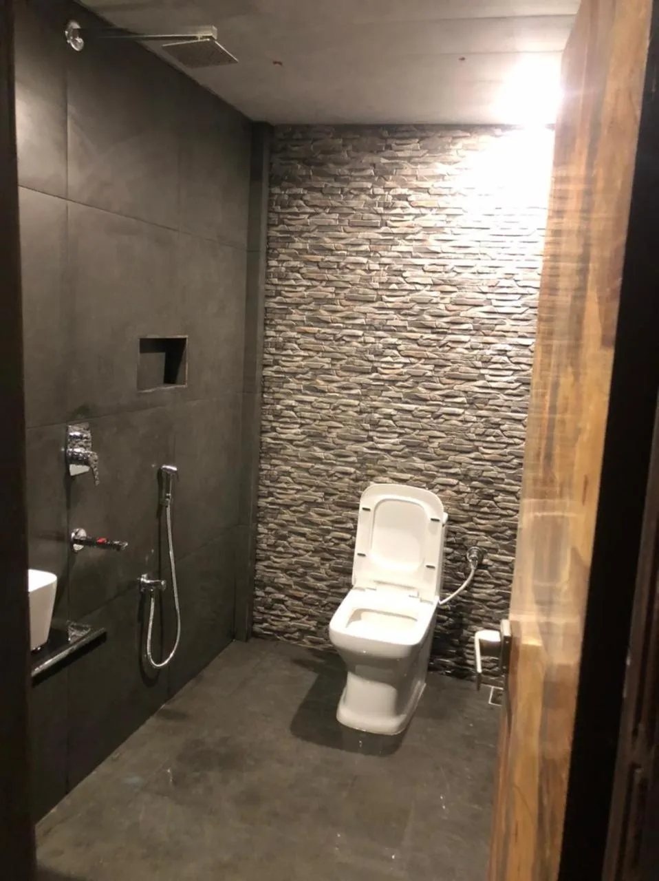 Shower in Aariv Inn BAGA BEACH