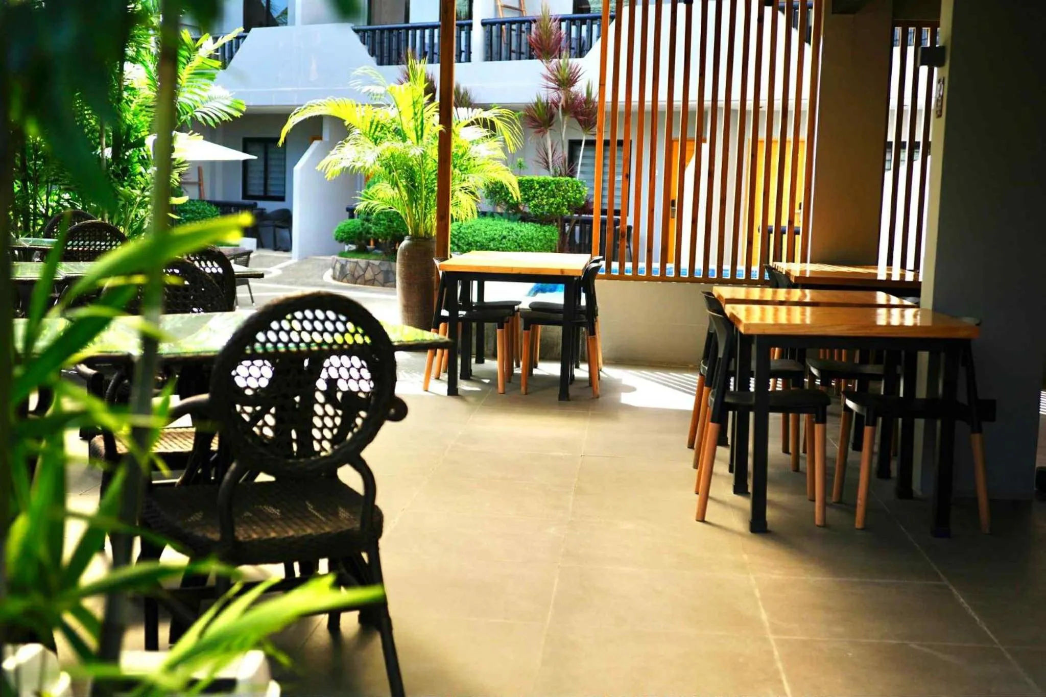 Restaurant/places to eat in Mayfair Resort