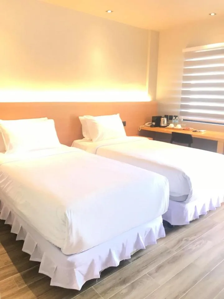 Bedroom, Bed in Mayfair Resort