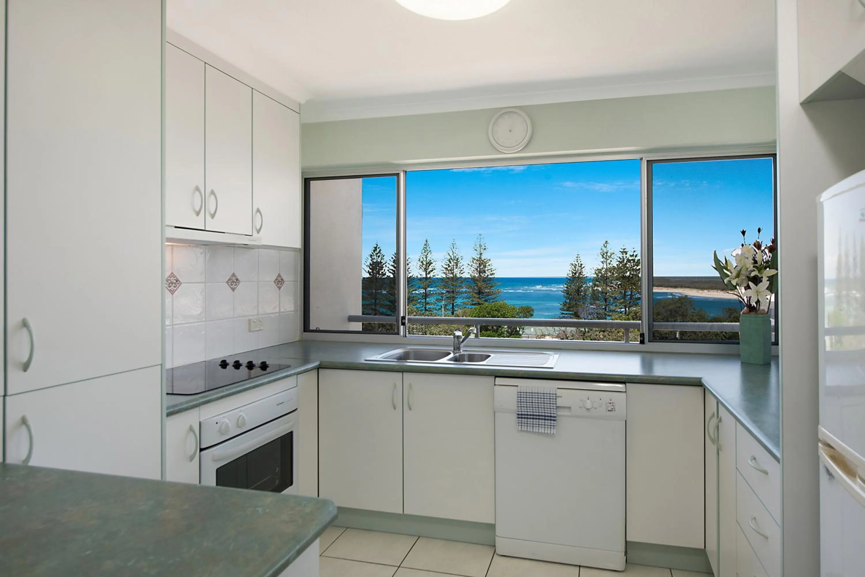 Kitchen or kitchenette in Joanne Apartments