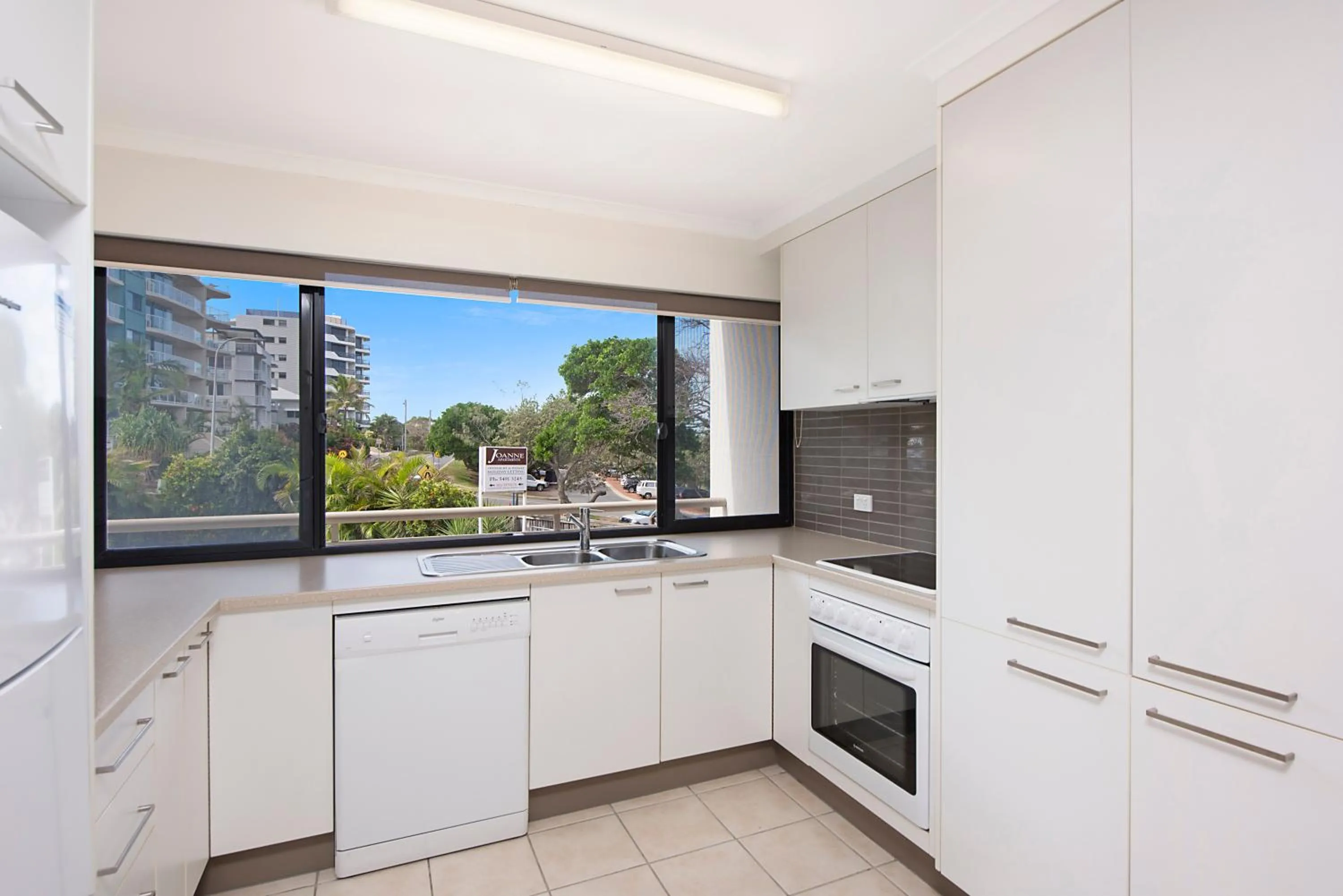Kitchen or kitchenette in Joanne Apartments