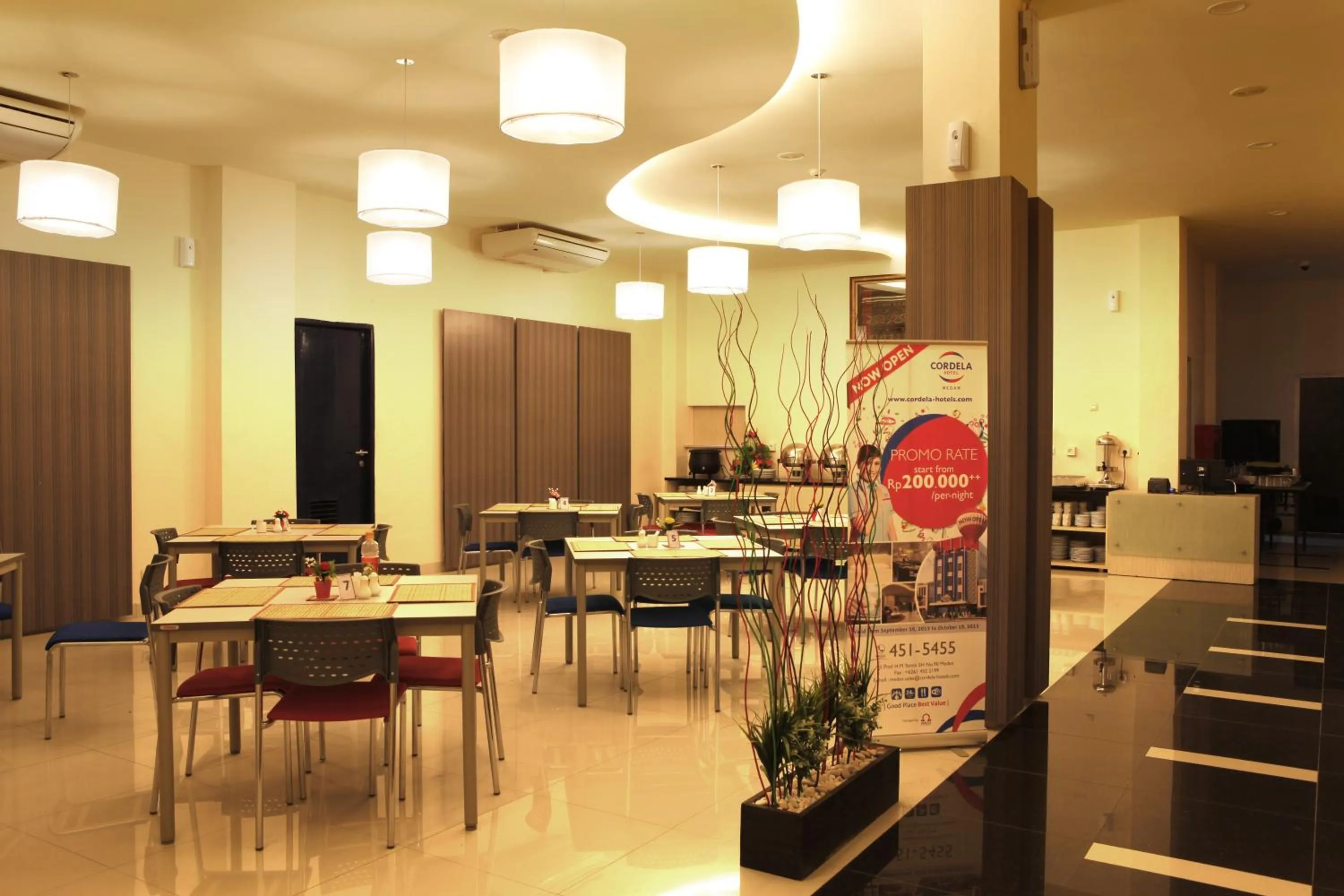 Restaurant/places to eat in Cordela Hotel Medan