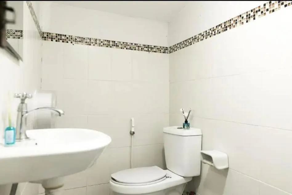 Shower in Nearthepark boutique house1