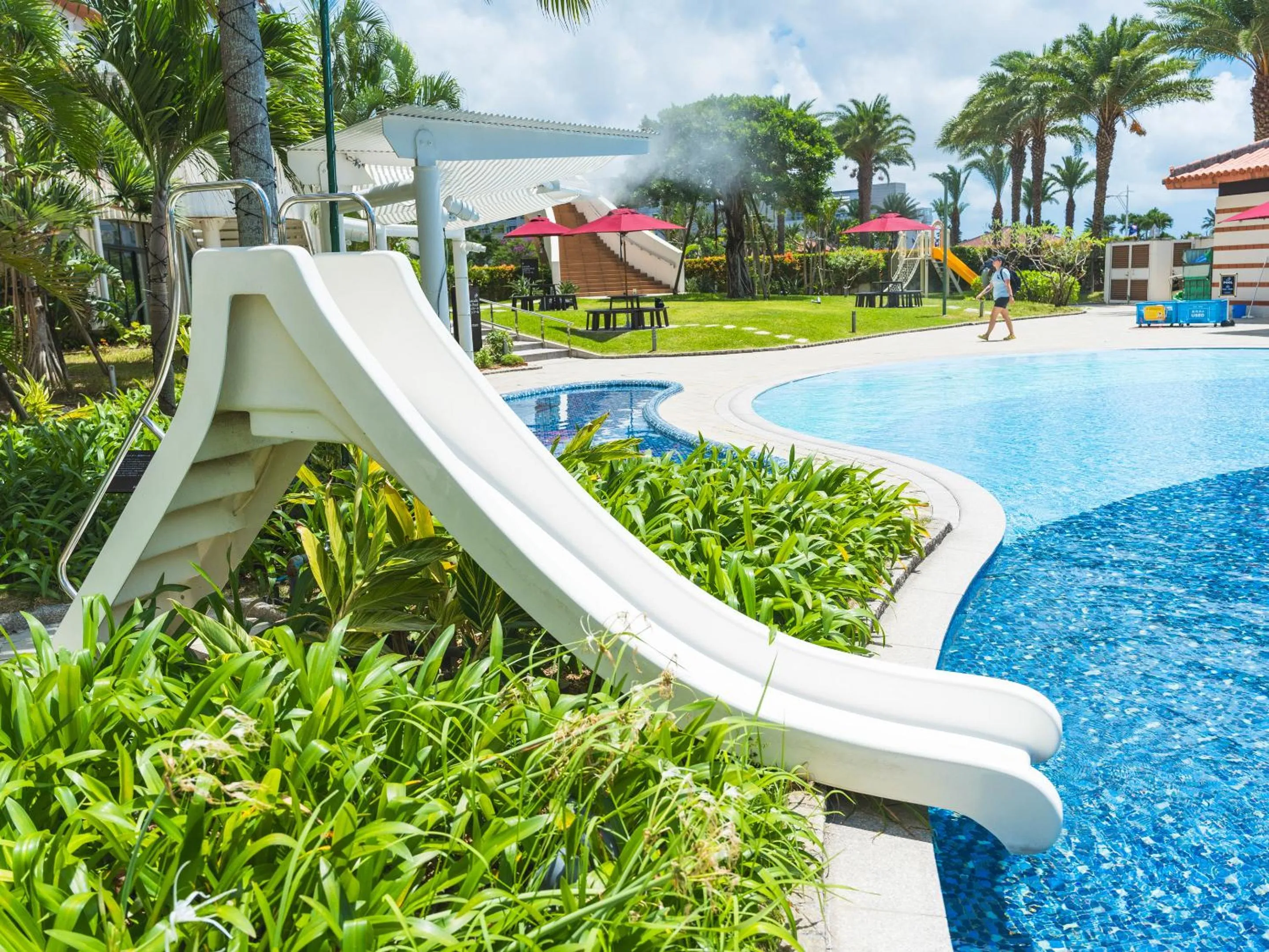 Swimming pool in Hilton Okinawa Chatan Resort