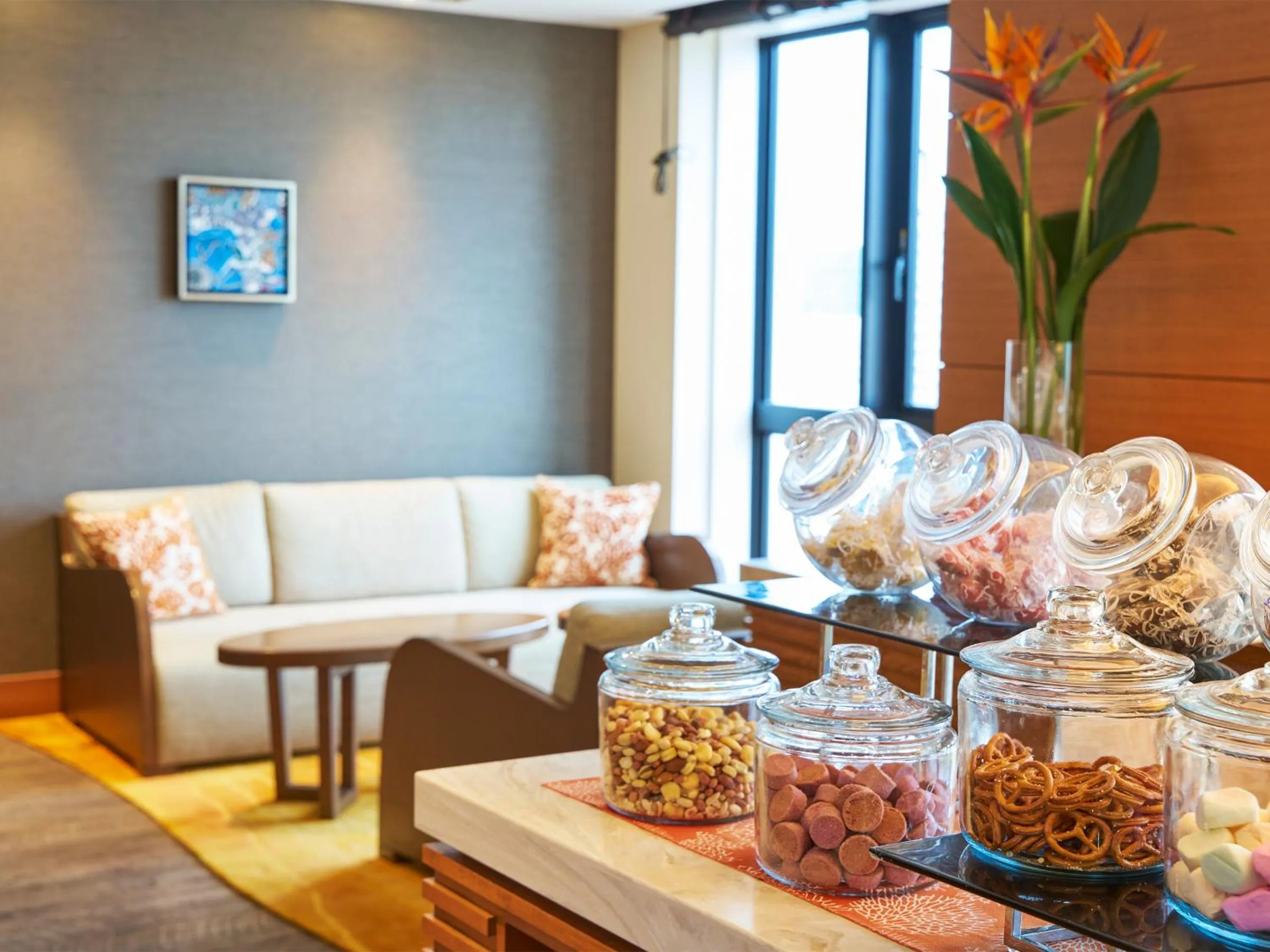 Lounge or bar in Hilton Okinawa Chatan Resort