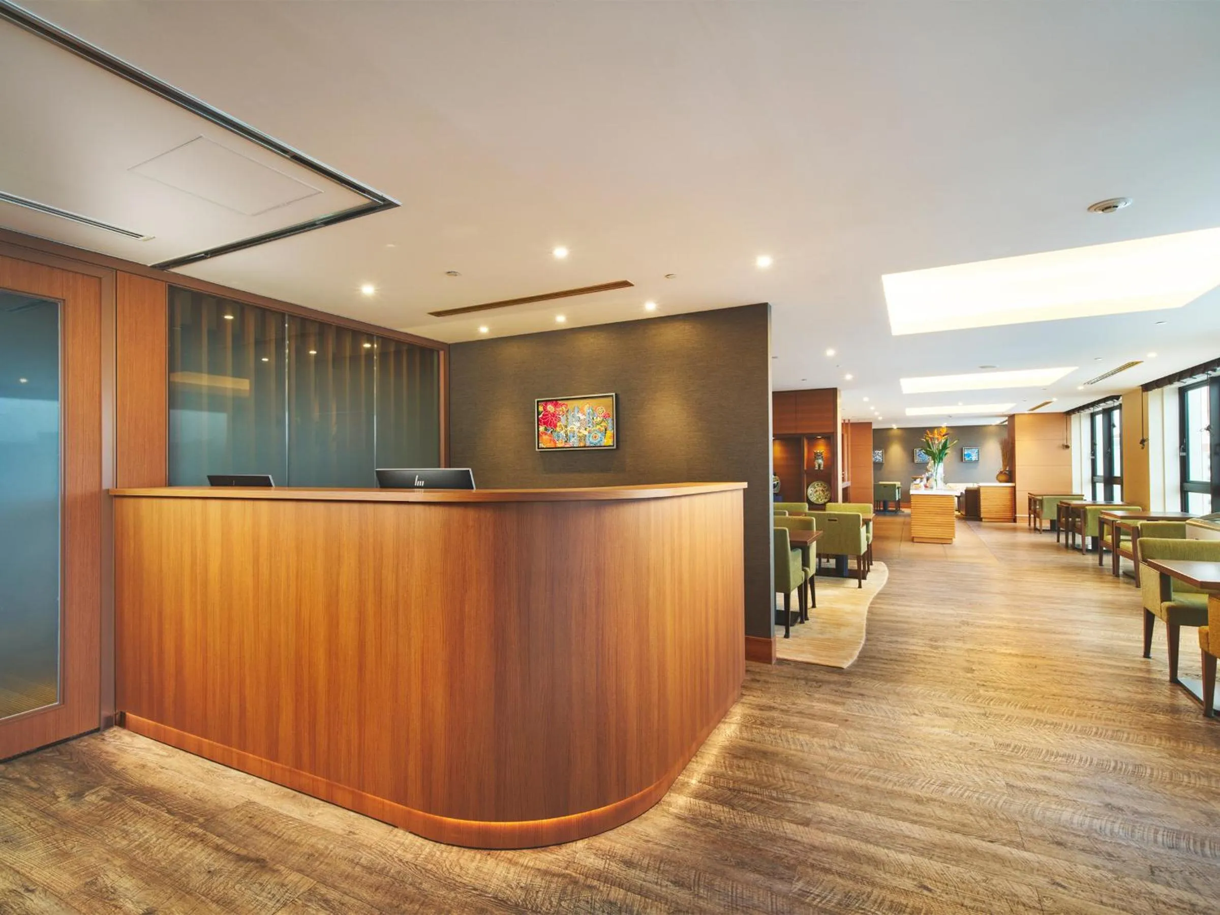 Lounge or bar in Hilton Okinawa Chatan Resort