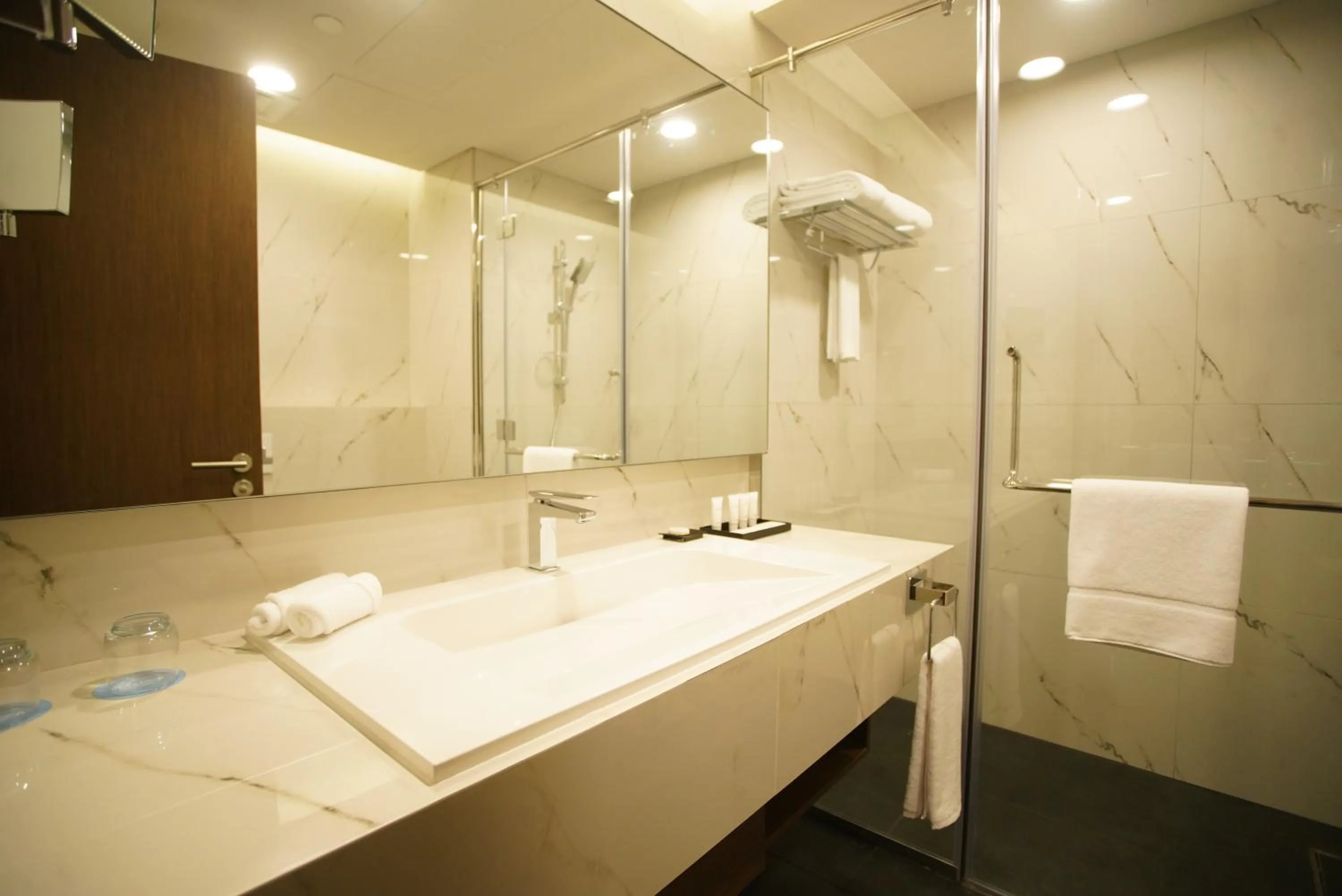 Bathroom in C - Hotel and Suites Doha