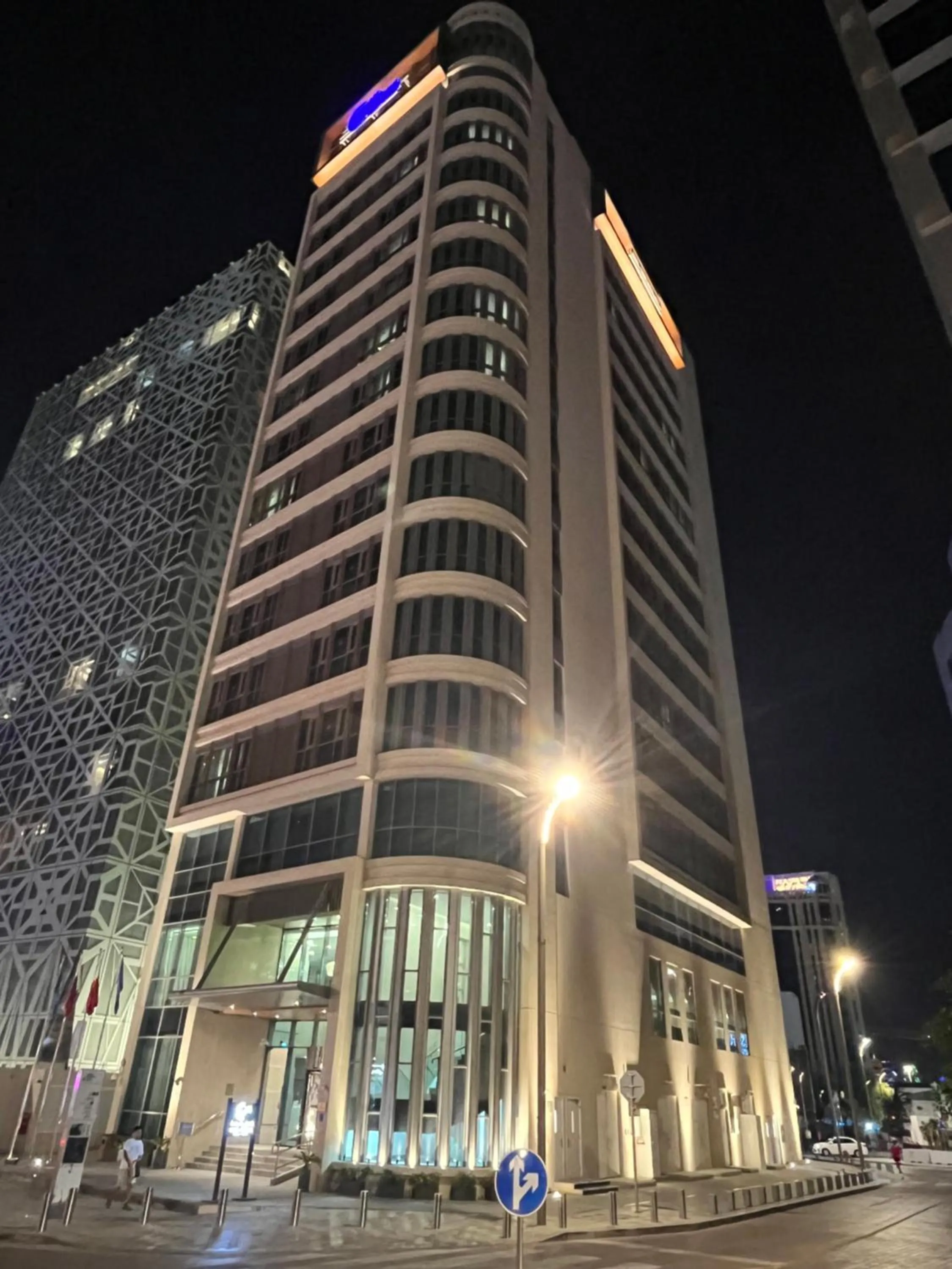 Property building in C - Hotel and Suites Doha