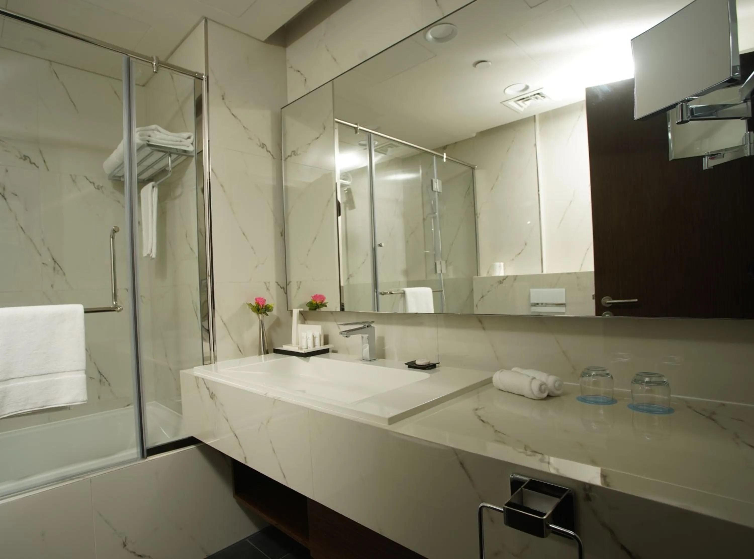 Bathroom in C - Hotel and Suites Doha