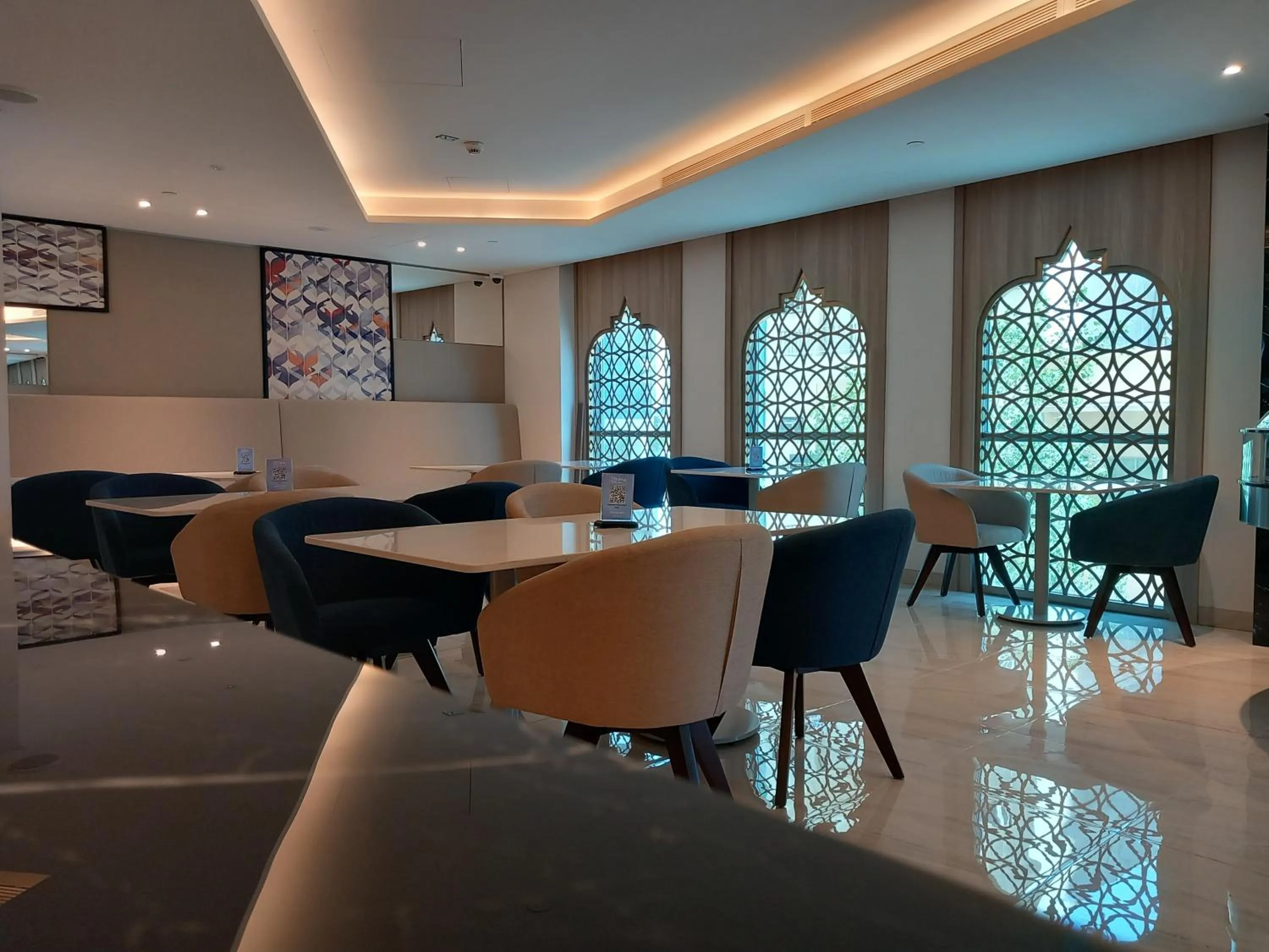 Restaurant/places to eat in C - Hotel and Suites Doha
