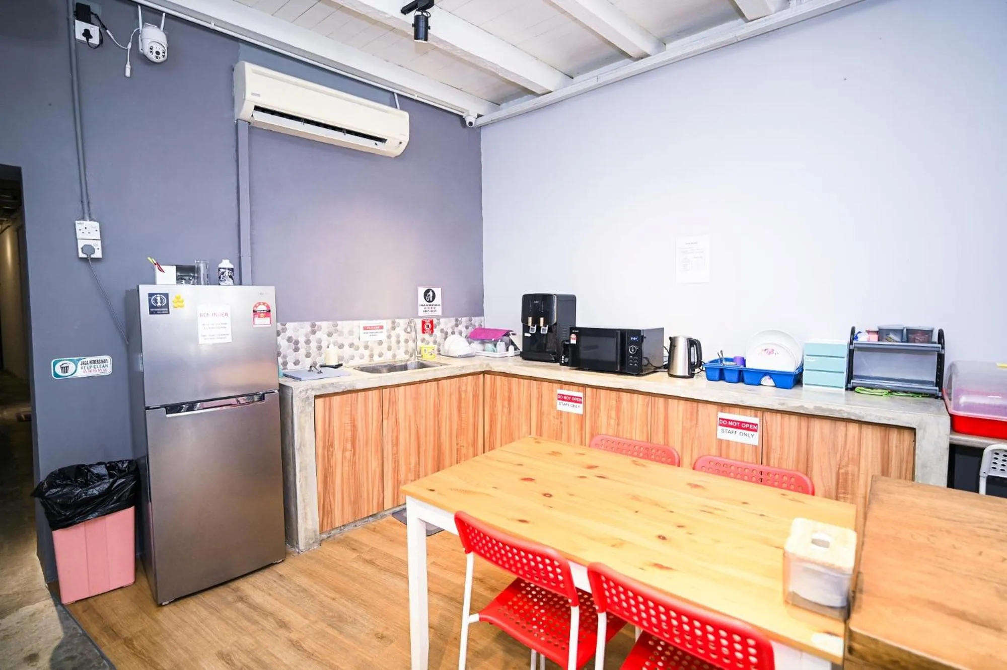 Swing & Pillows @ Beach Street