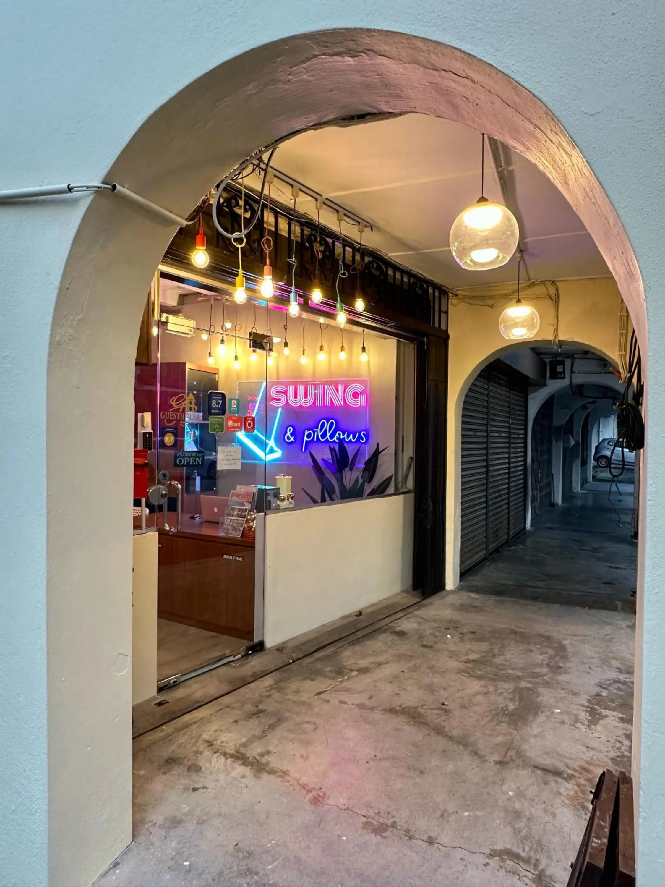 Facade/entrance in Swing & Pillows @ Beach Street