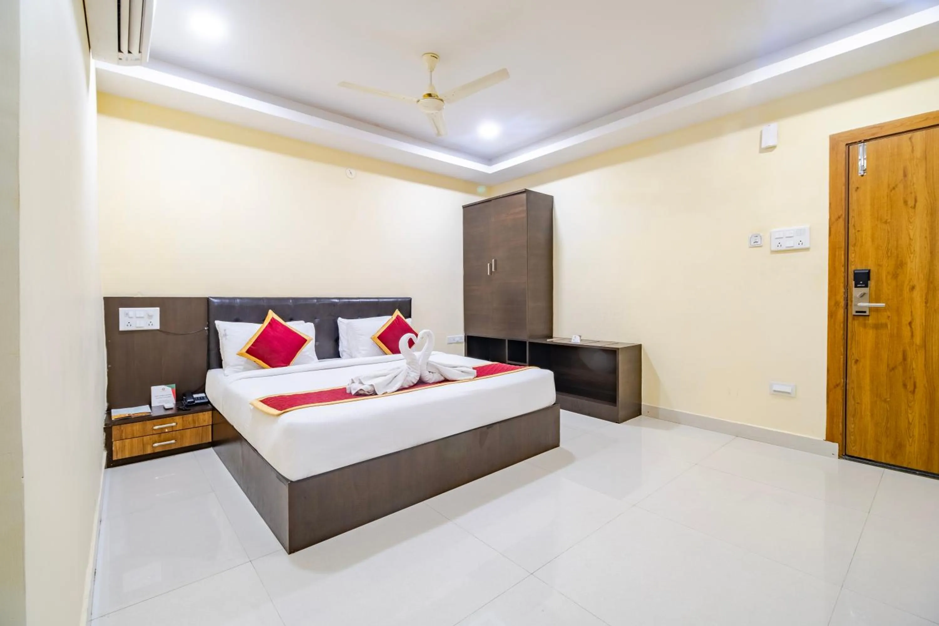 Bed in Lemonridge Hotels Kukatpally