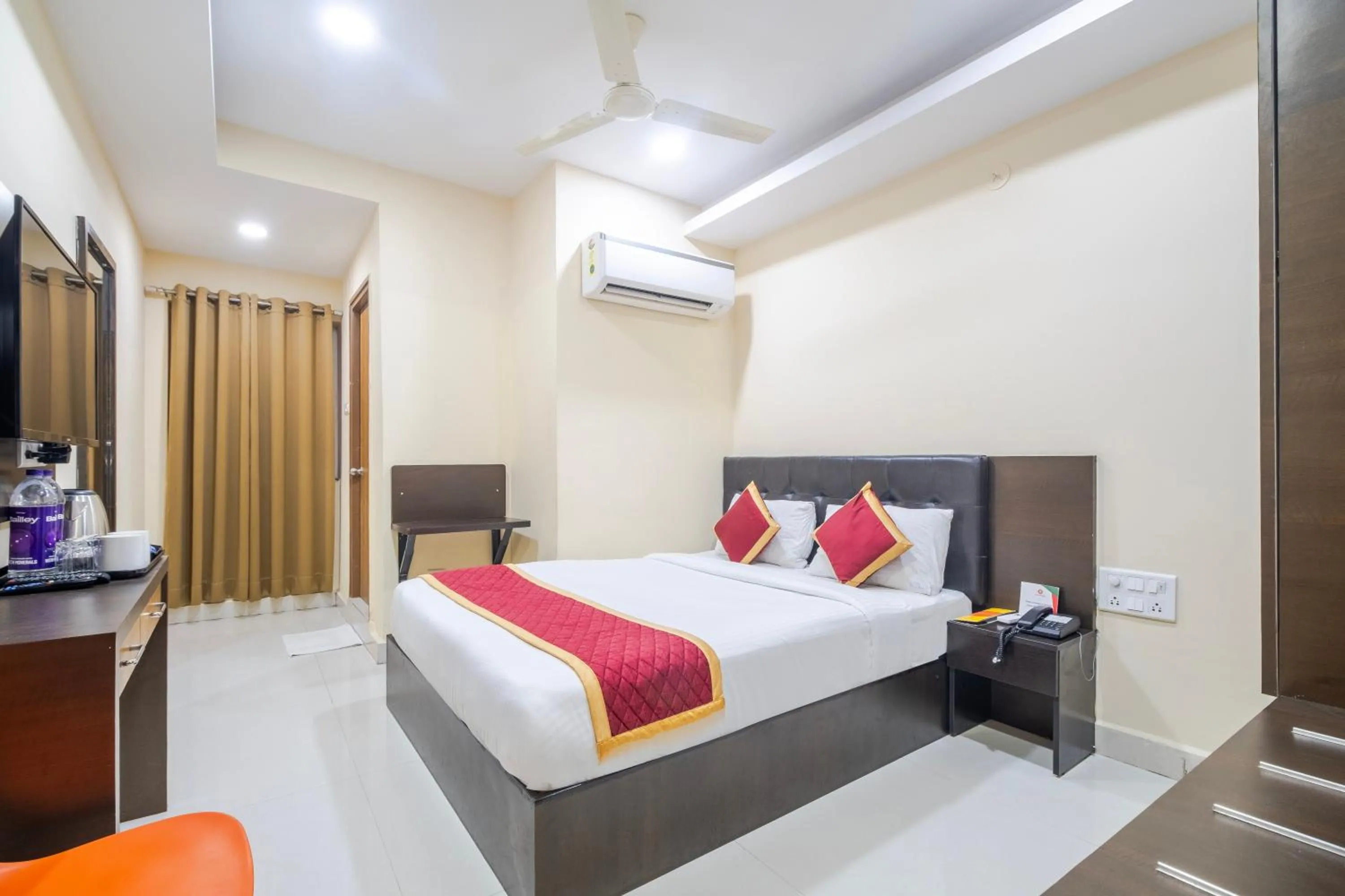 Bed in Lemonridge Hotels Kukatpally