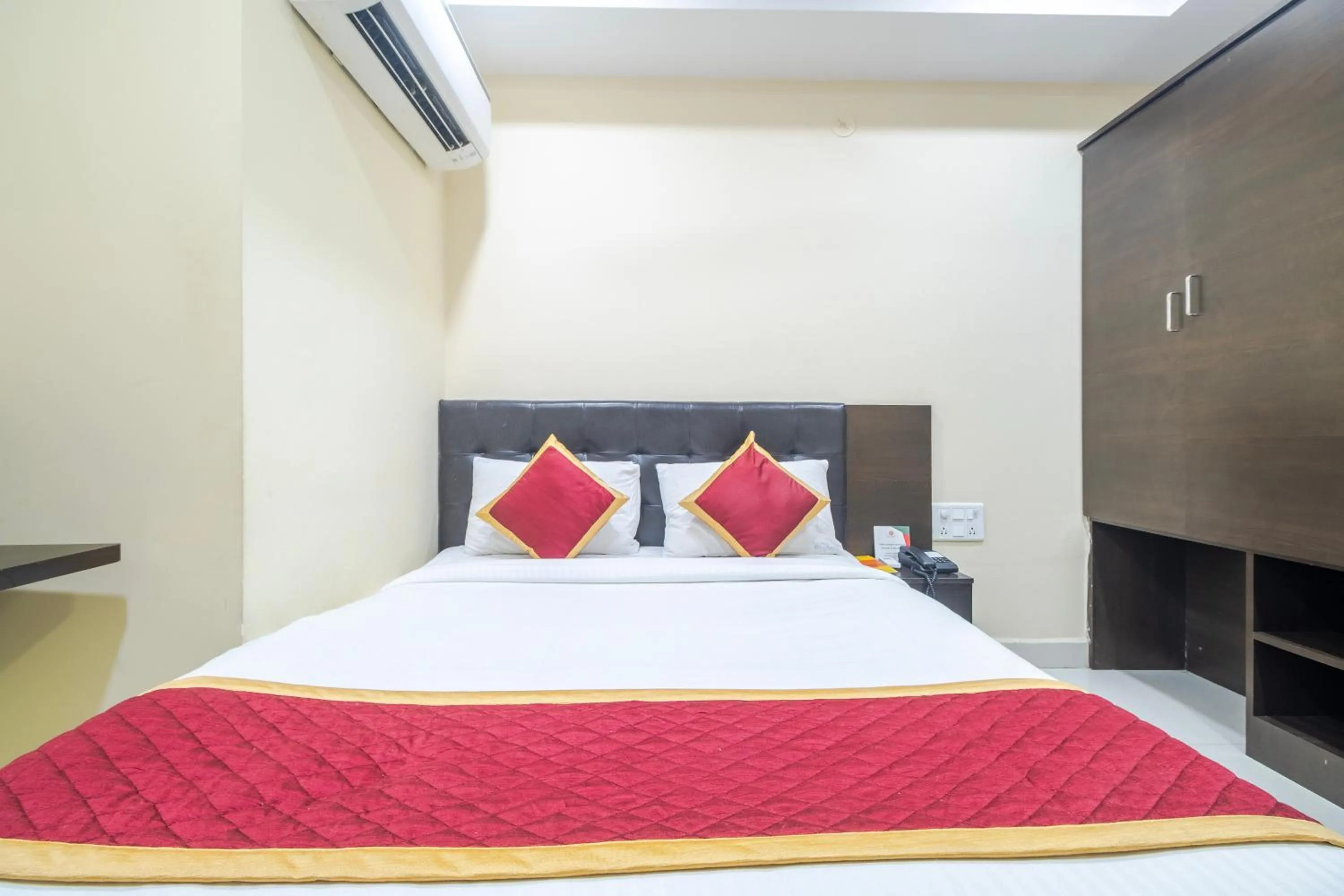 Bed in Lemonridge Hotels Kukatpally