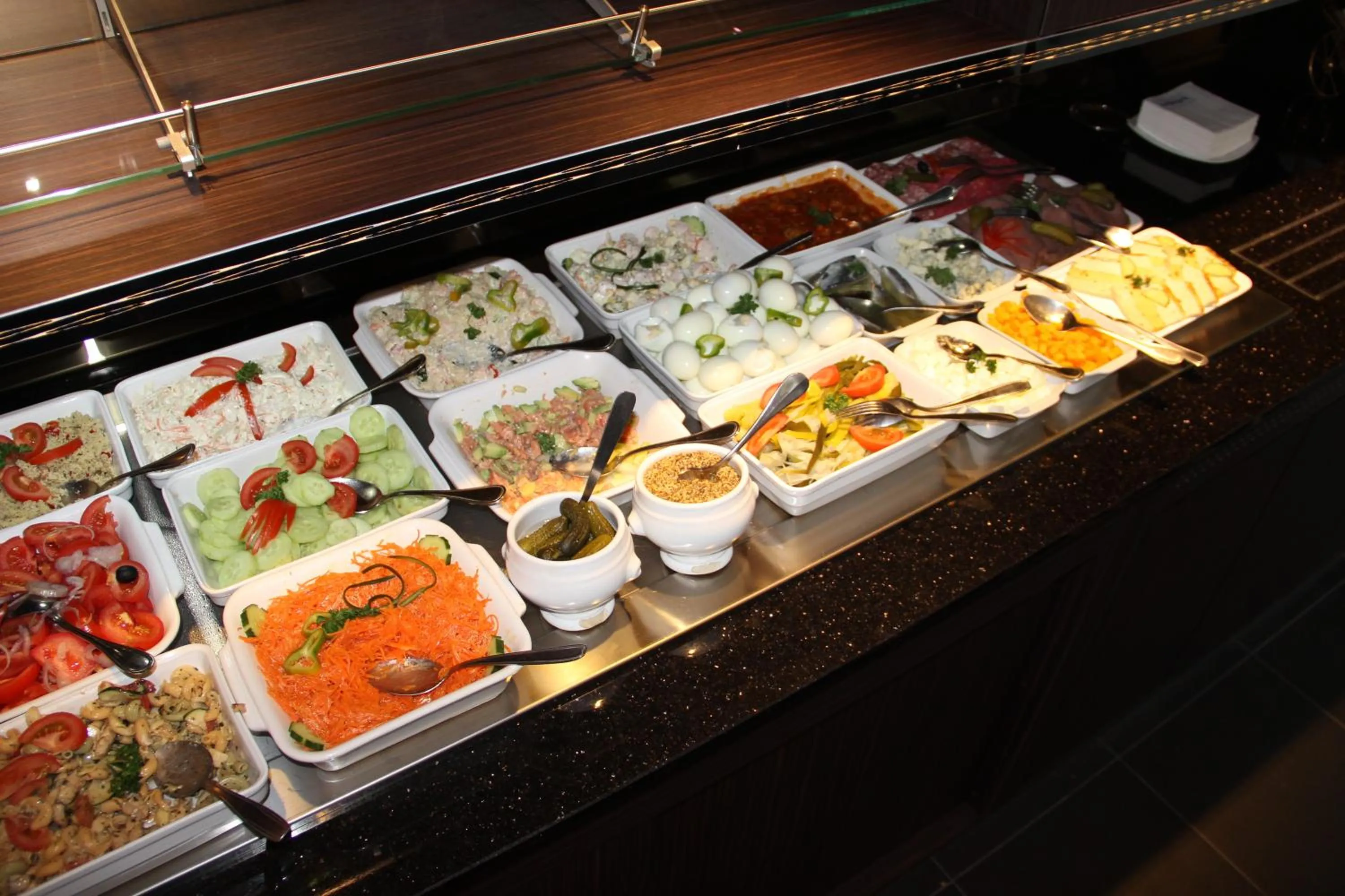 Restaurant/places to eat in Kyriad Saint Quentin en Yvelines - Montigny