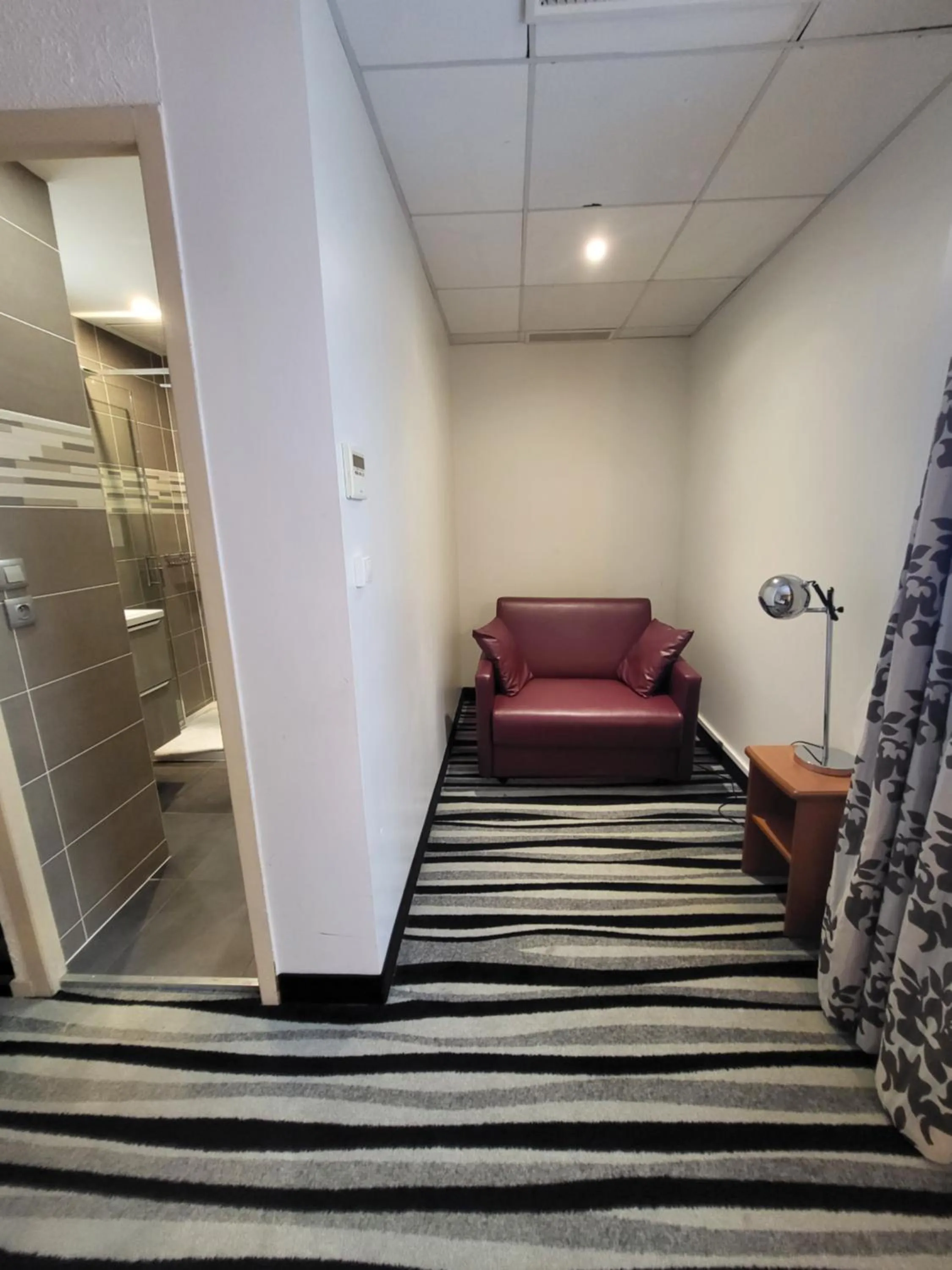 Bedroom in Kyriad Saint Quentin en Yvelines - Montigny