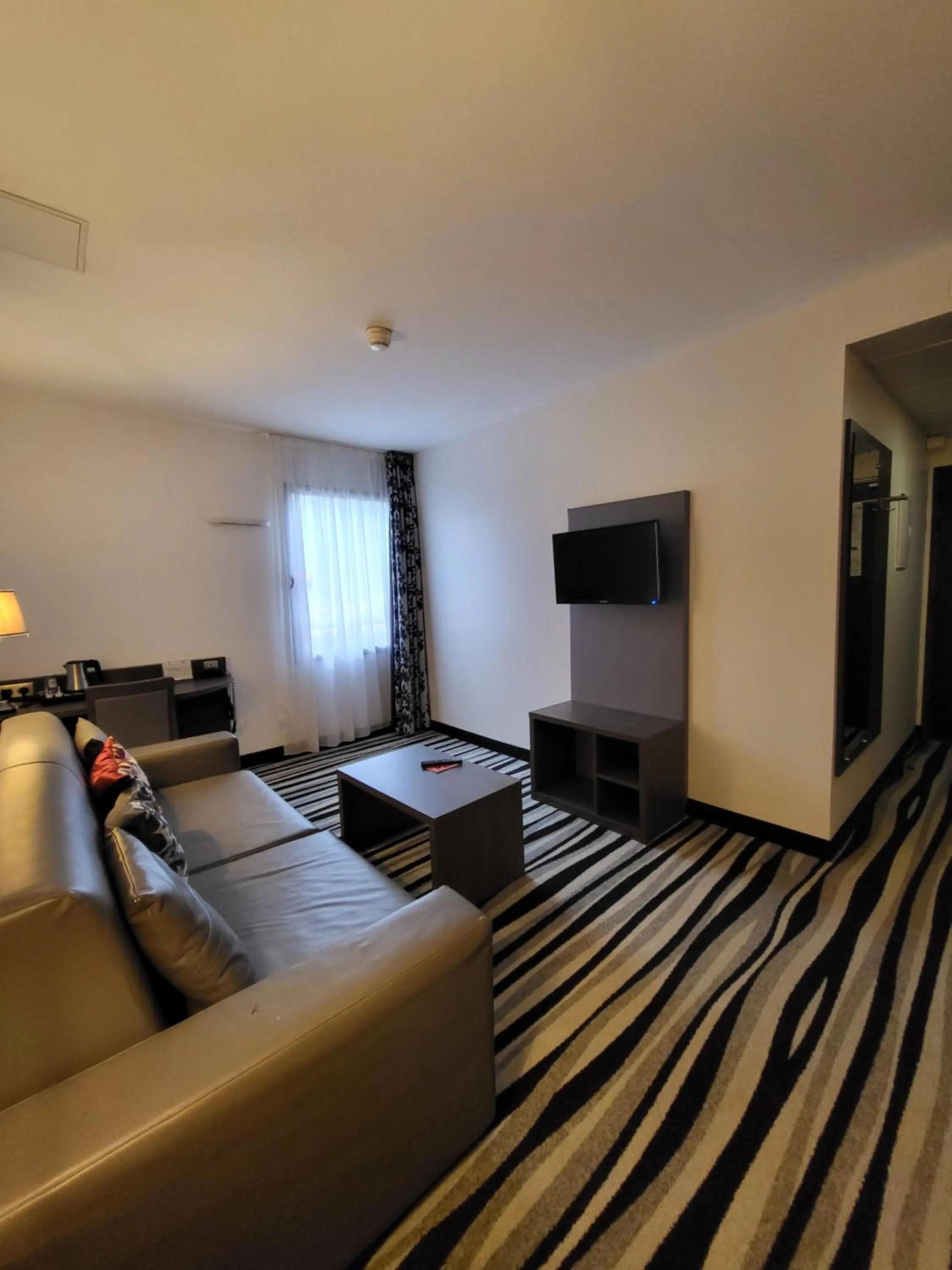 Communal lounge/ TV room, Bed in Kyriad Saint Quentin en Yvelines - Montigny