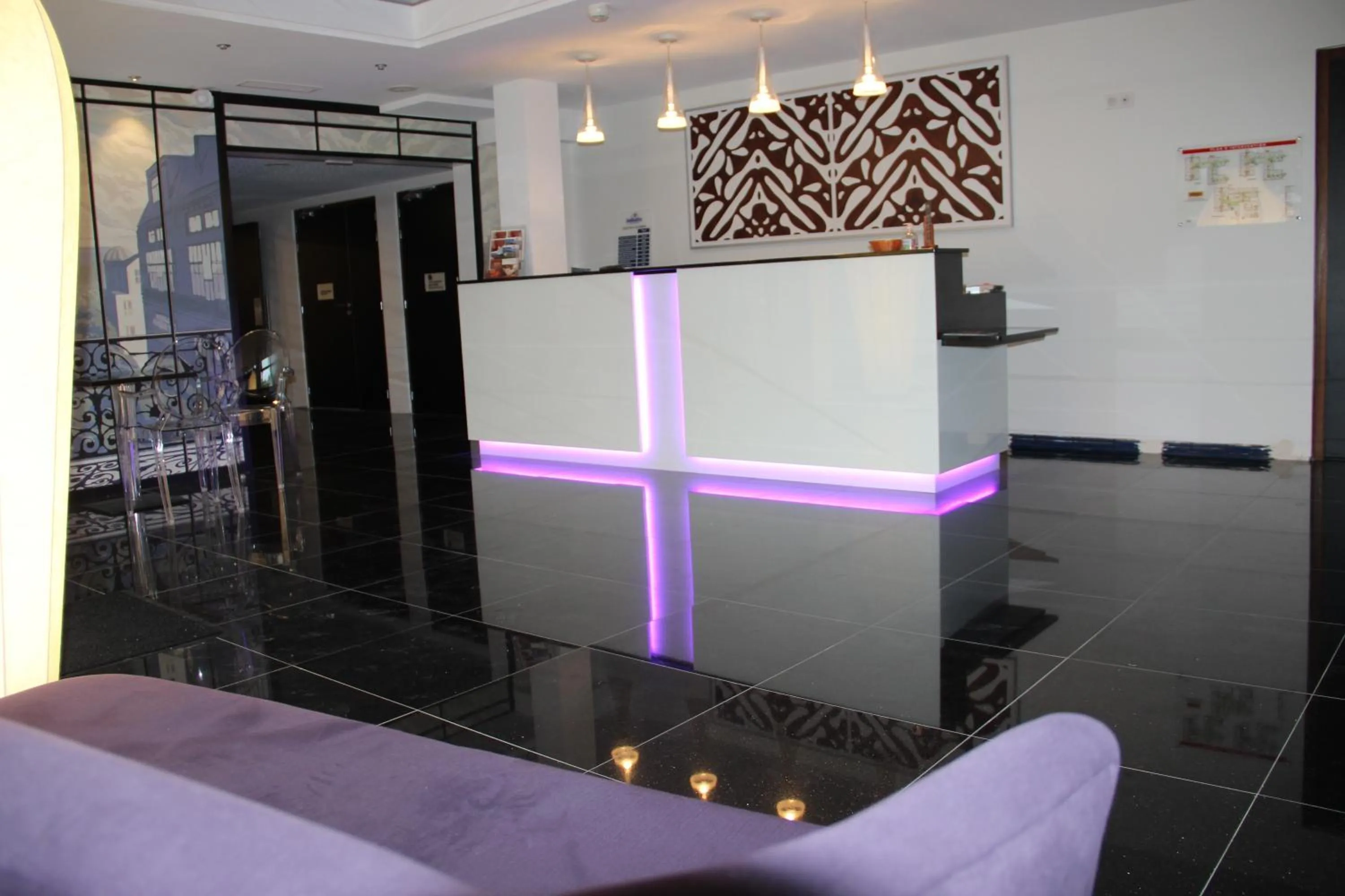 Communal lounge/ TV room in Kyriad Saint Quentin en Yvelines - Montigny