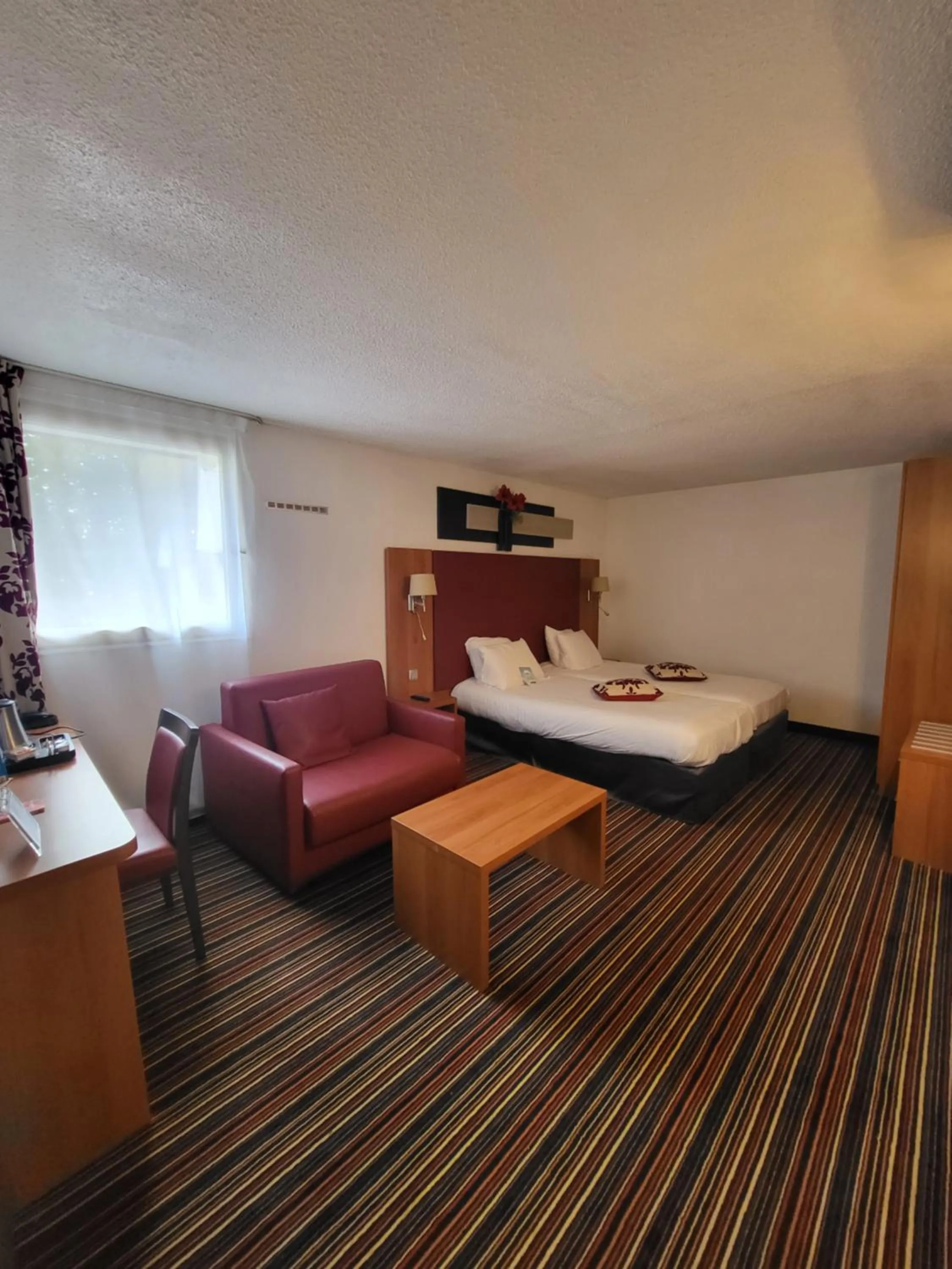 Photo of the whole room, Bed in Kyriad Saint Quentin en Yvelines - Montigny