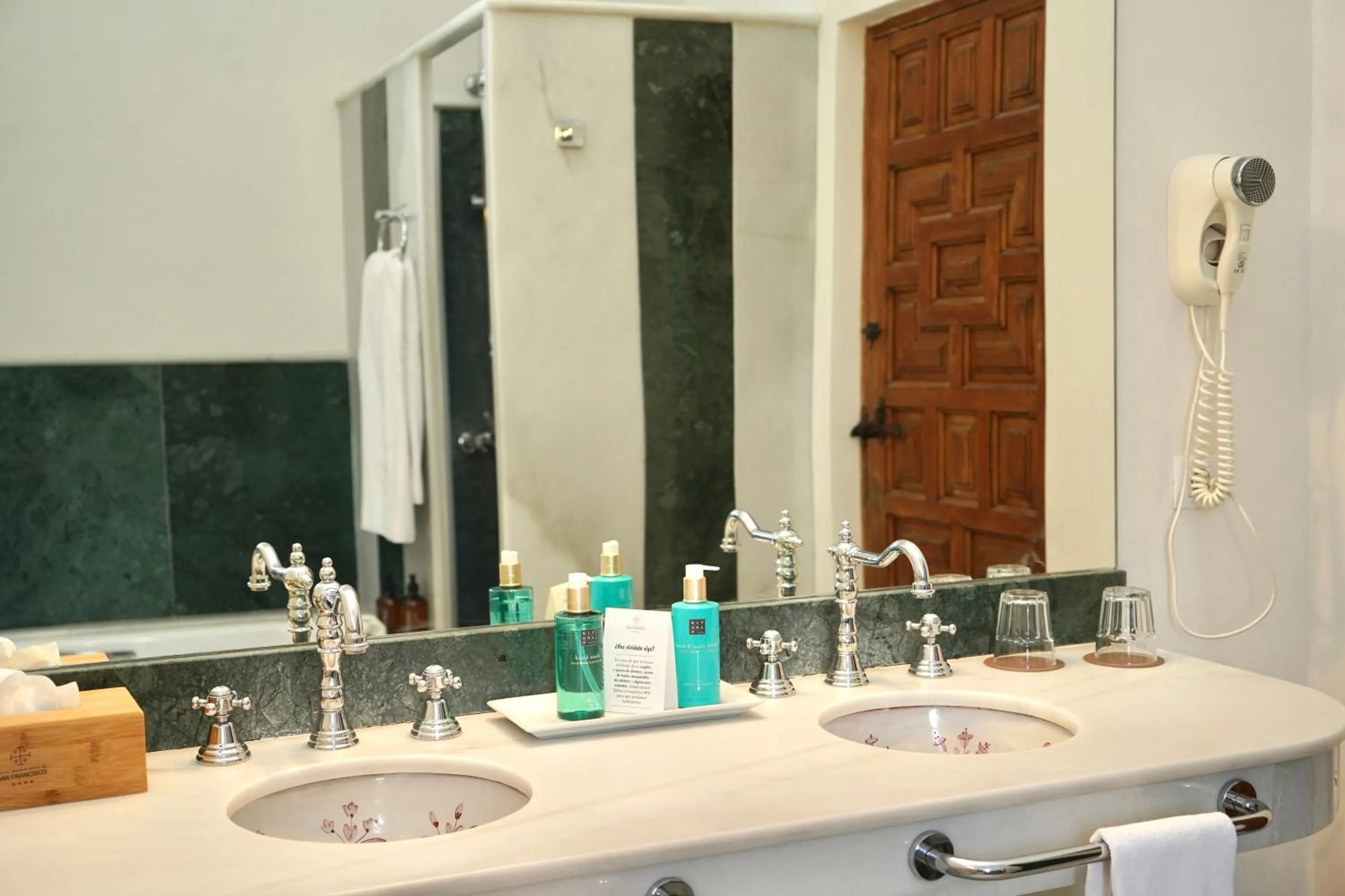 Bathroom in Monasterio de San Francisco