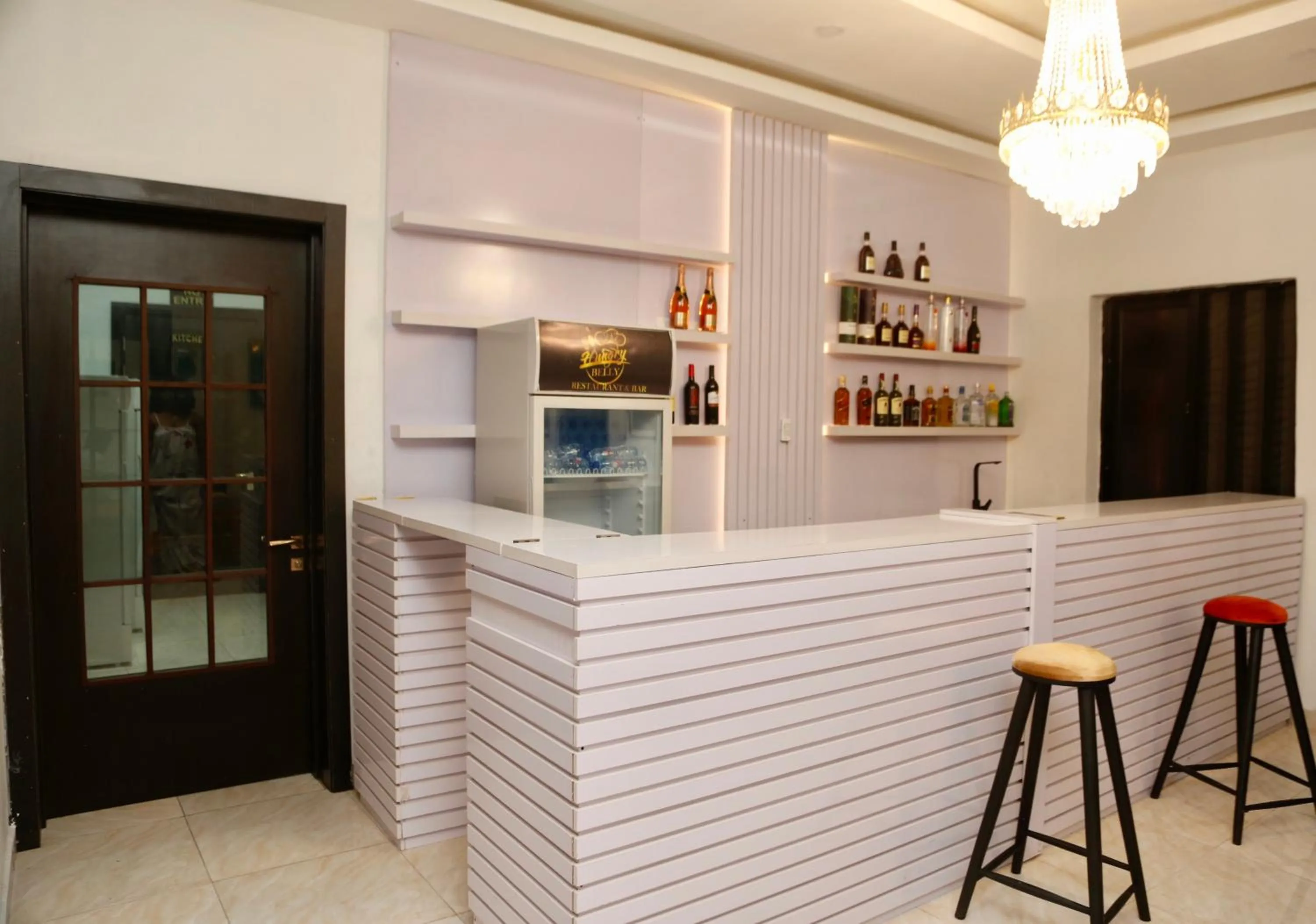 Restaurant/places to eat in 247 Luxury Hotel & Apartment Ajah