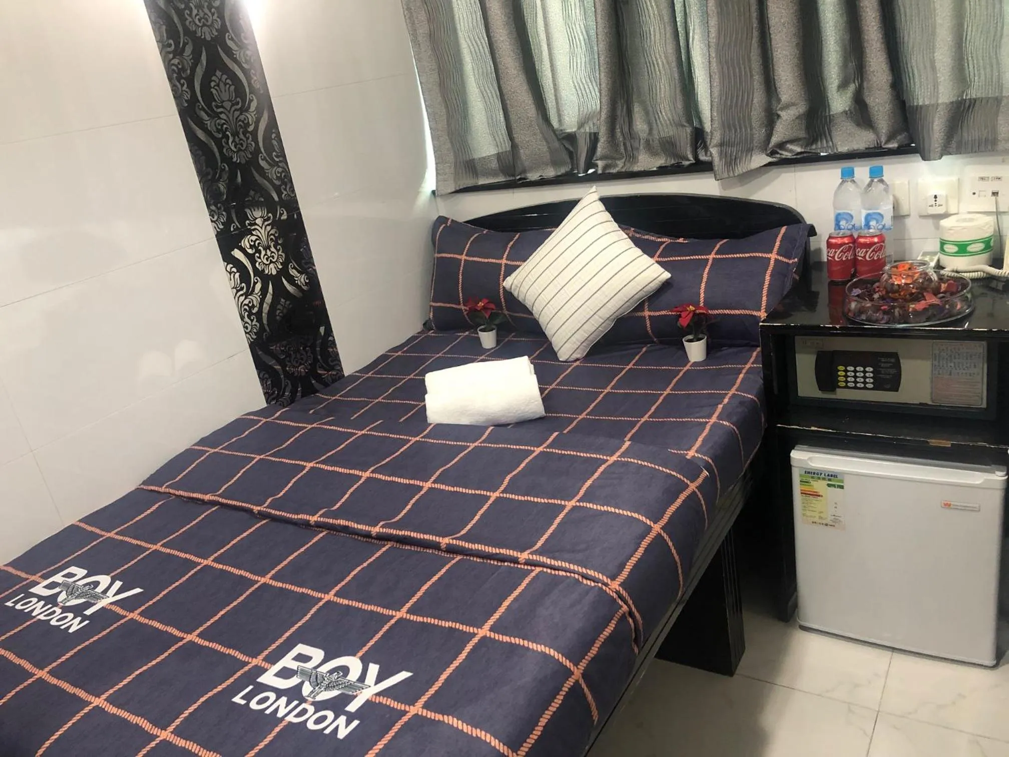 cot, Bed in Australia Lounge