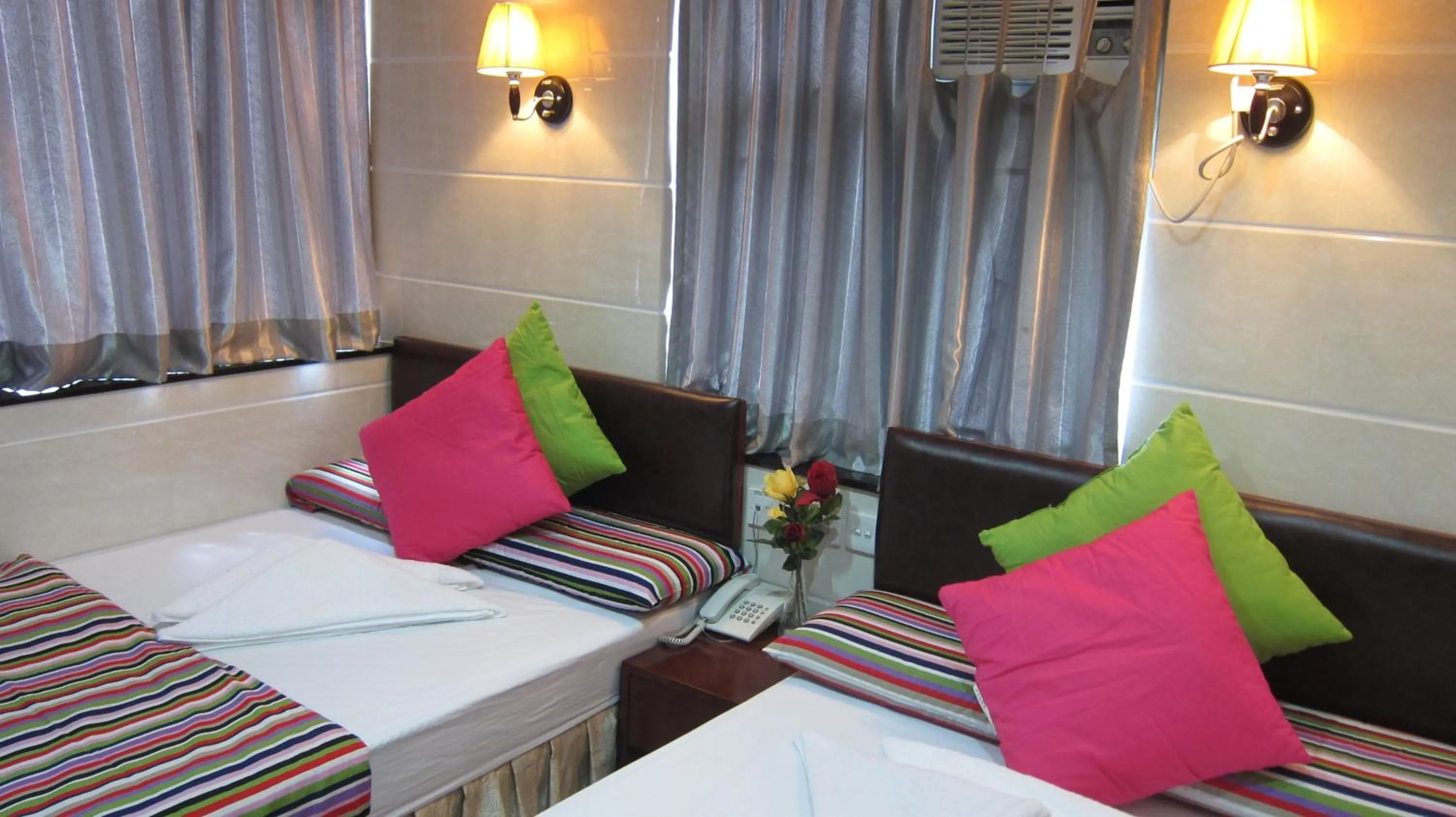 Photo of the whole room, Bed in Australia Lounge